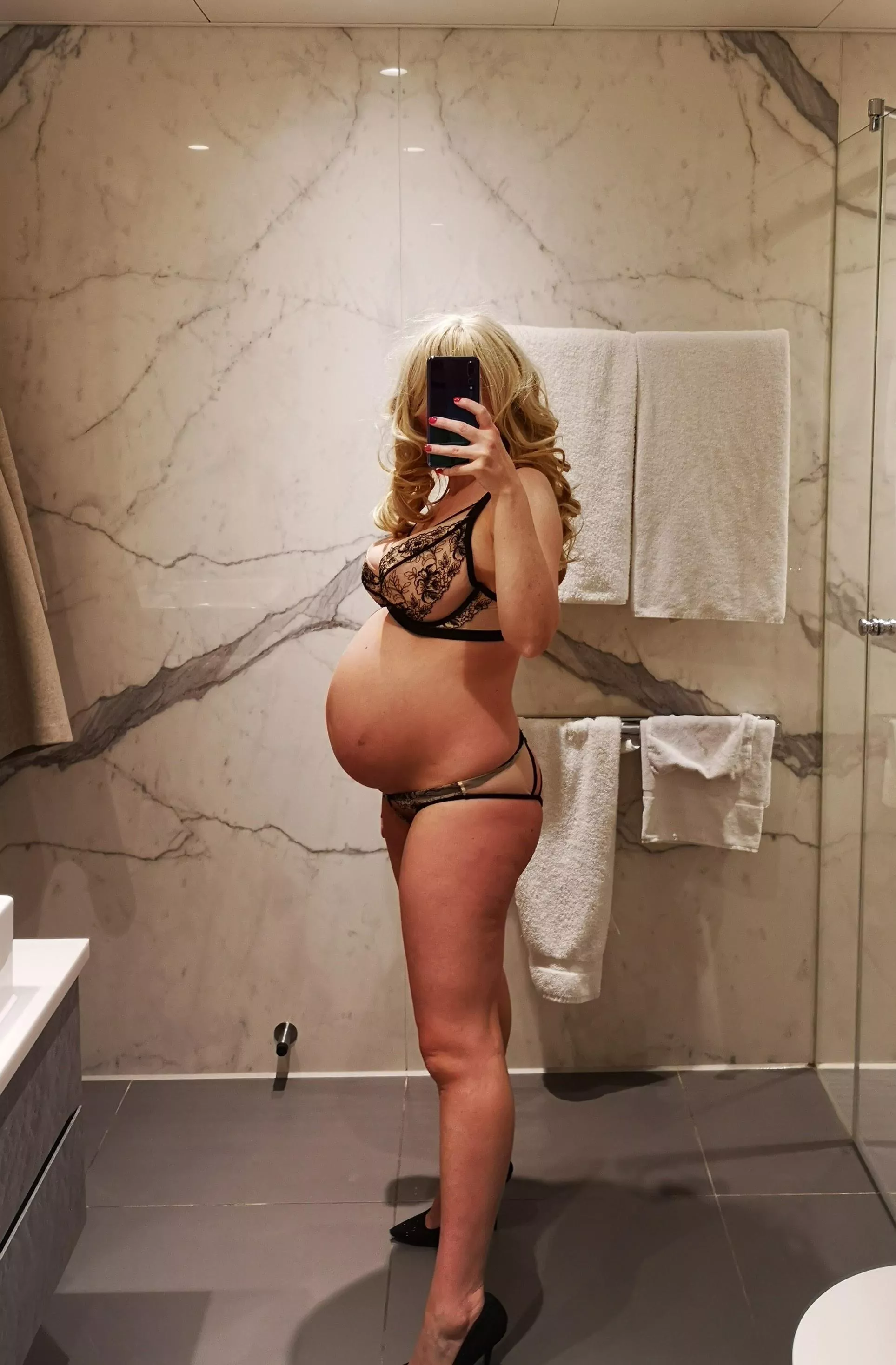 Why are preggo curves so damn sexy?