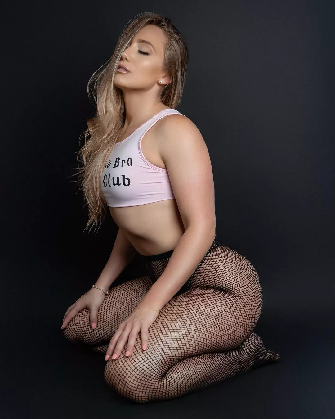 Aj Applegate (@realajapplegate) [Instagram]