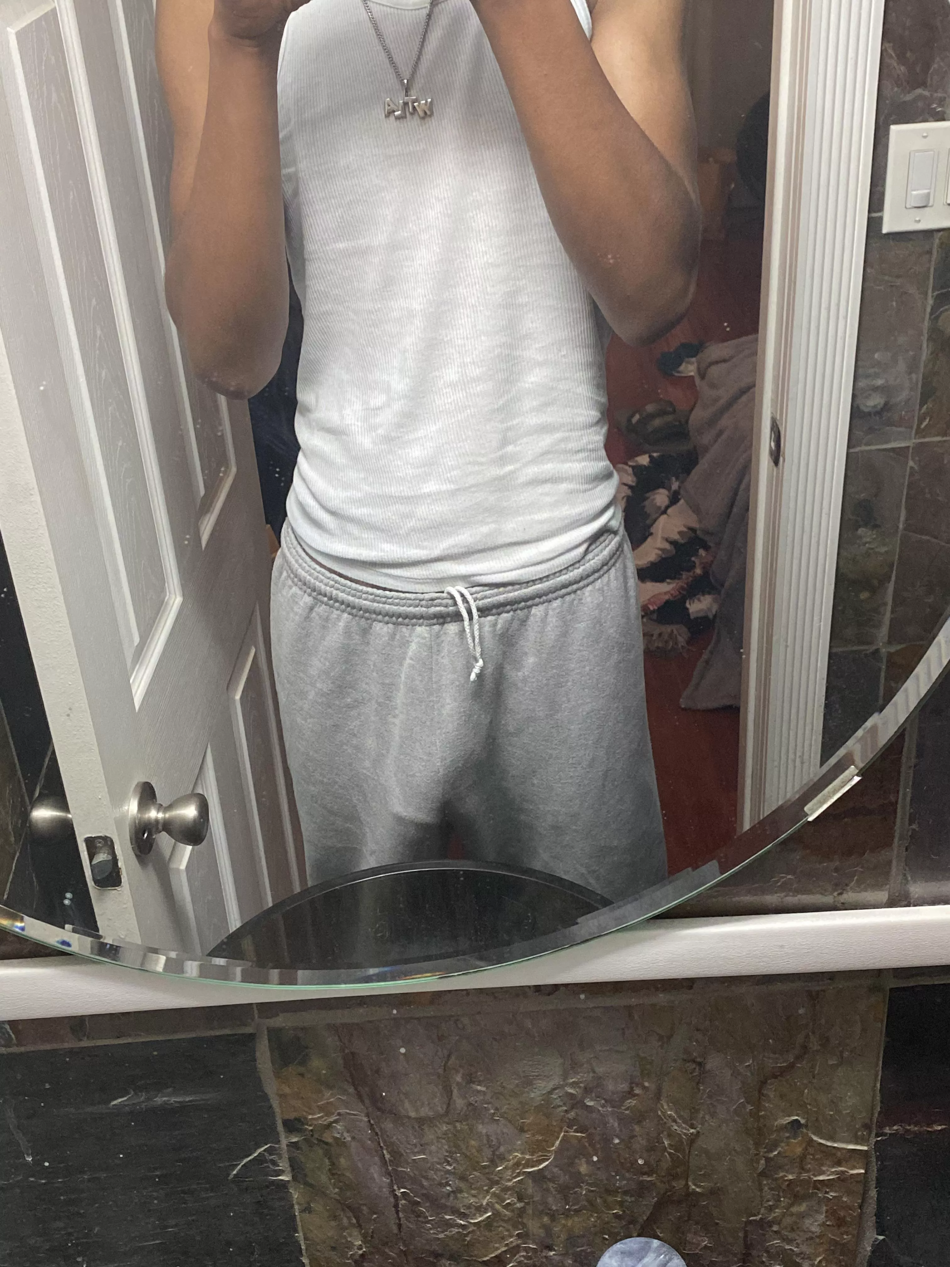 Grey sweats. Need I say more😈