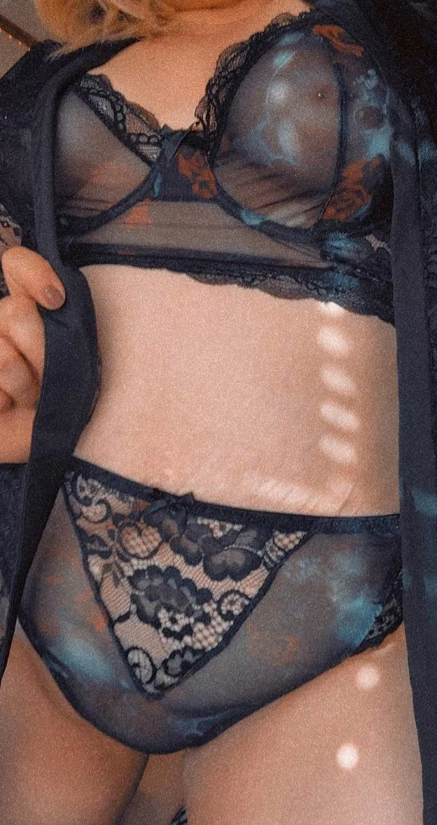 See-through and lace? 🤔😘