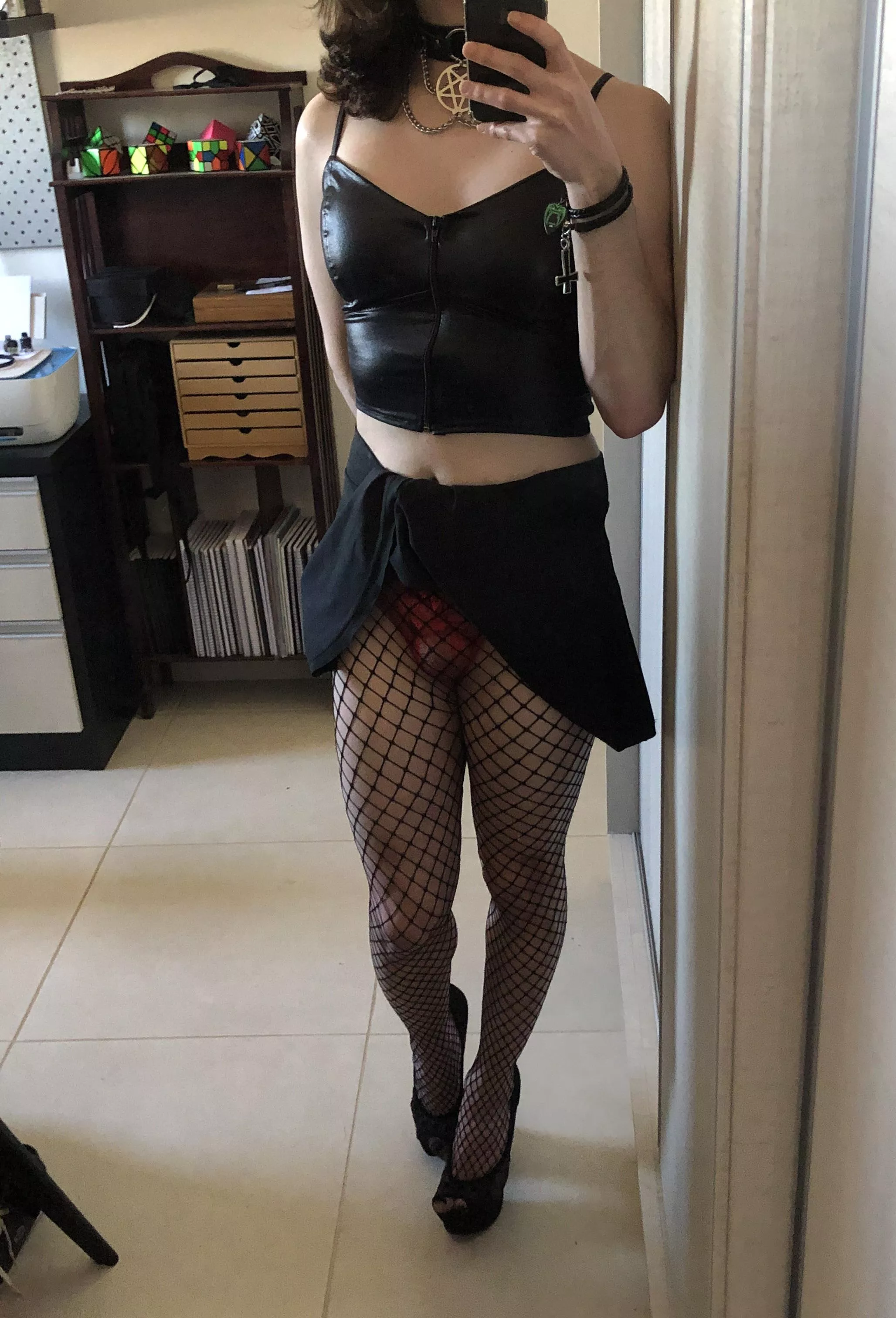 Feeling like a Goth Slut ðŸ–¤ðŸ¦‡ðŸ–¤ (May need to zoom a little xD)