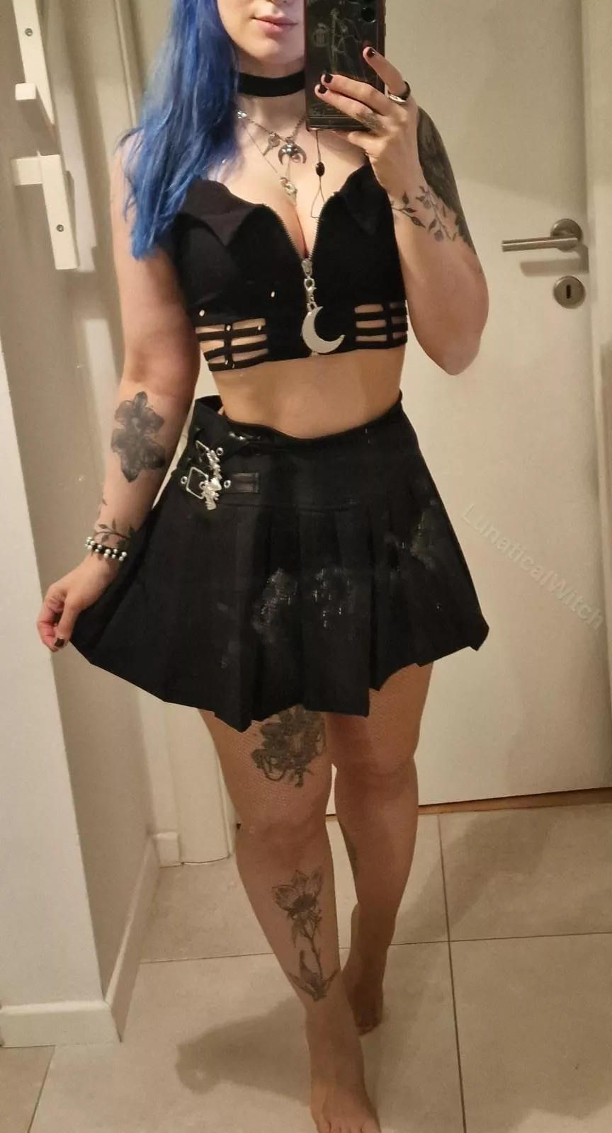 Finally a skirt season! ðŸ–¤ðŸ–¤ - OC