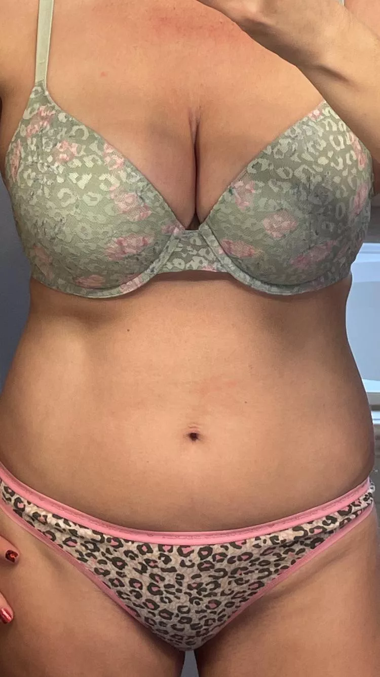 VAULT: 6/21/21 - VS mint leopard rose w/ pink leopard thong (NSFW)