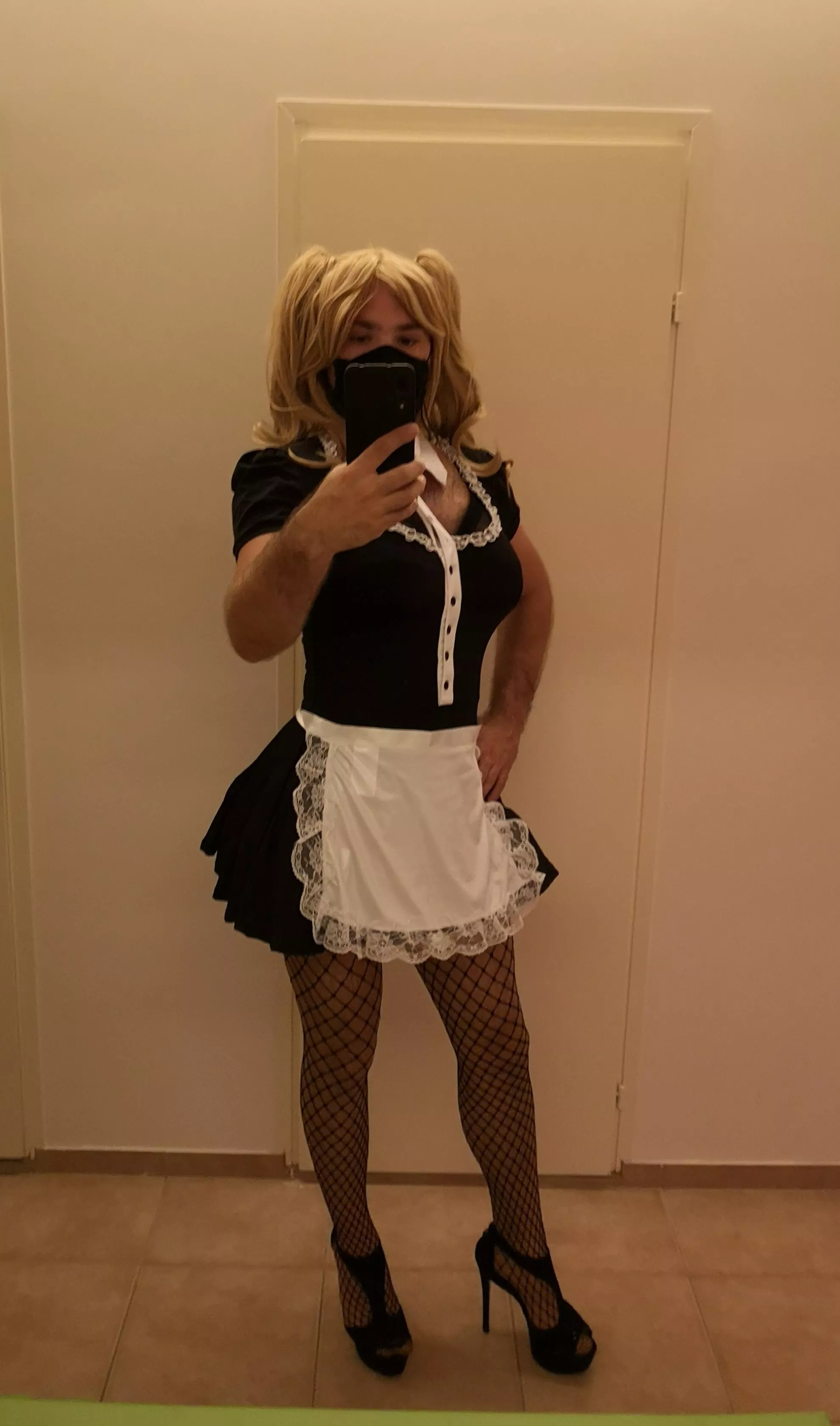 Are maids with extras allowed here? 😊