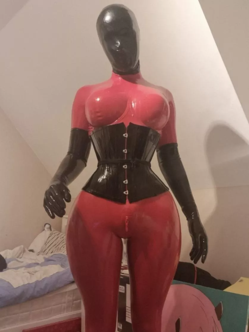 just ordered a new catsuit! for the time being enjoy the red drone look! ðŸ–¤