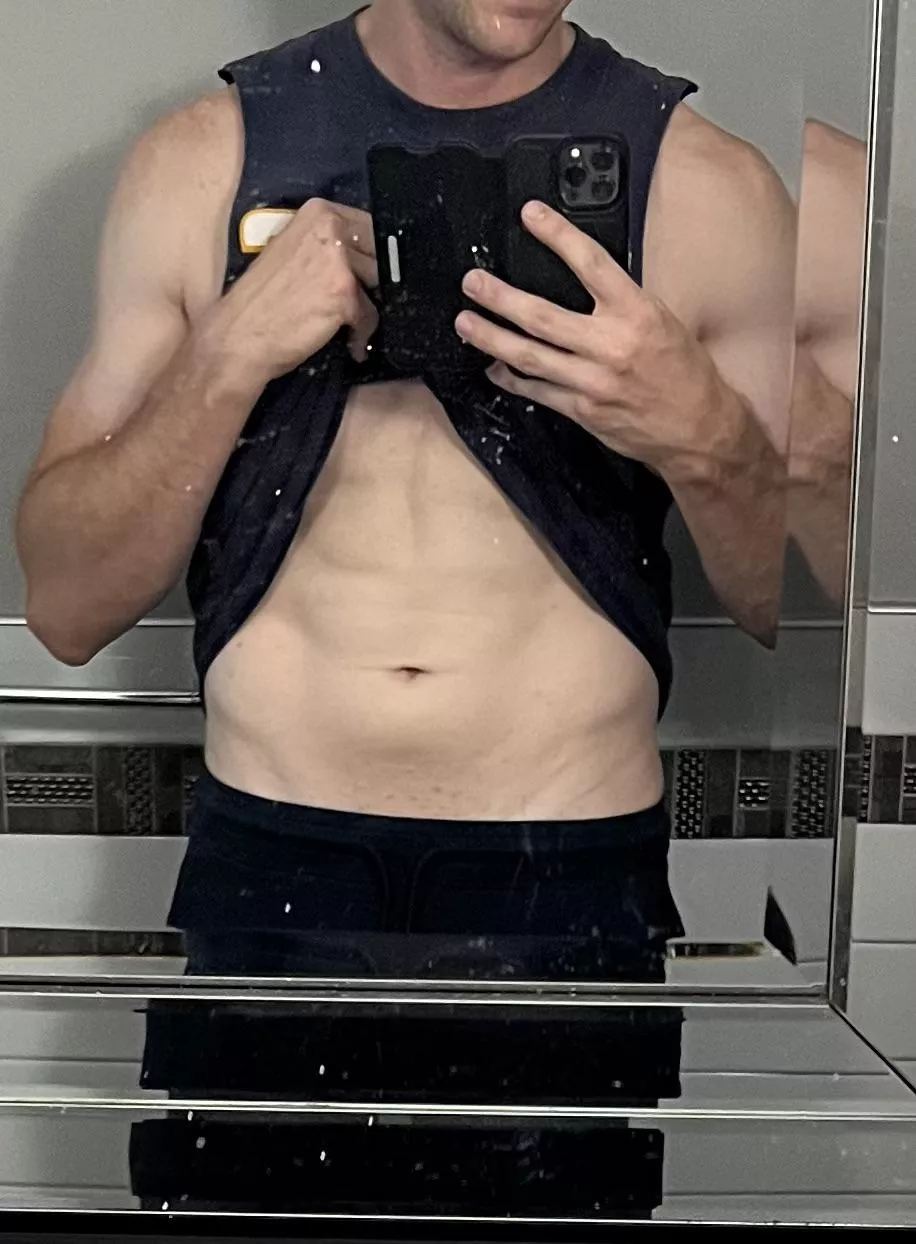 (M)y 1st time posting here! Cliche post-workout abs pic 😂