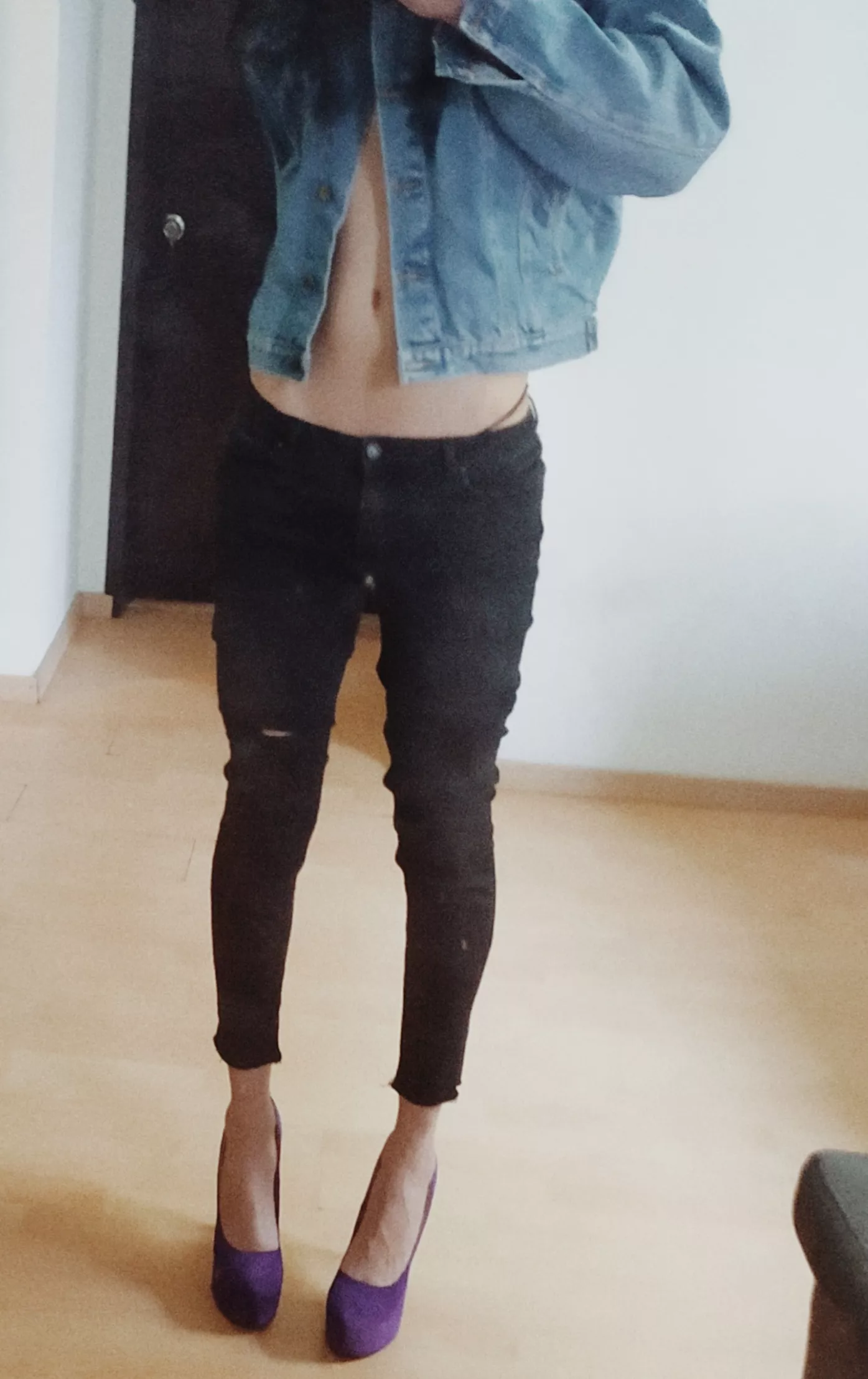 You can see my bellybutton with this outfit 💕 (oc)