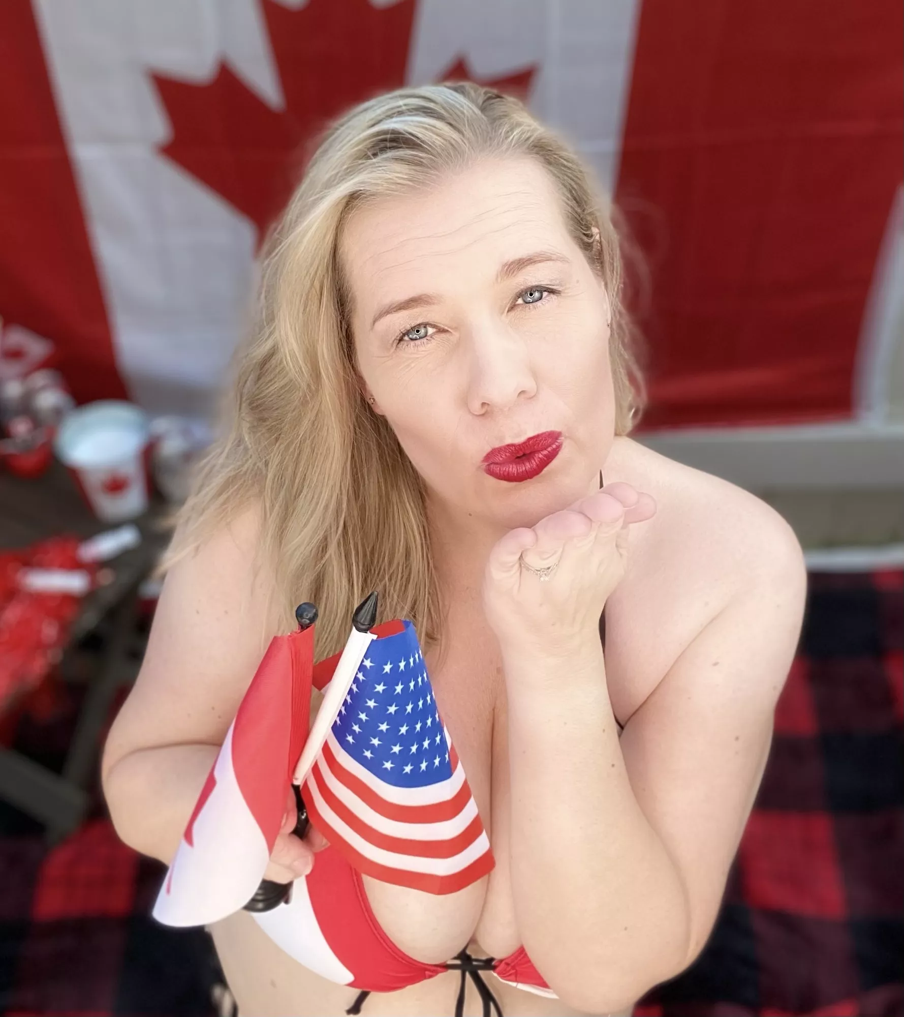 (42) Happy July the 4th from this Canadian milf! ðŸ‡ºðŸ‡¸ðŸ‡¨ðŸ‡¦ðŸ’‹