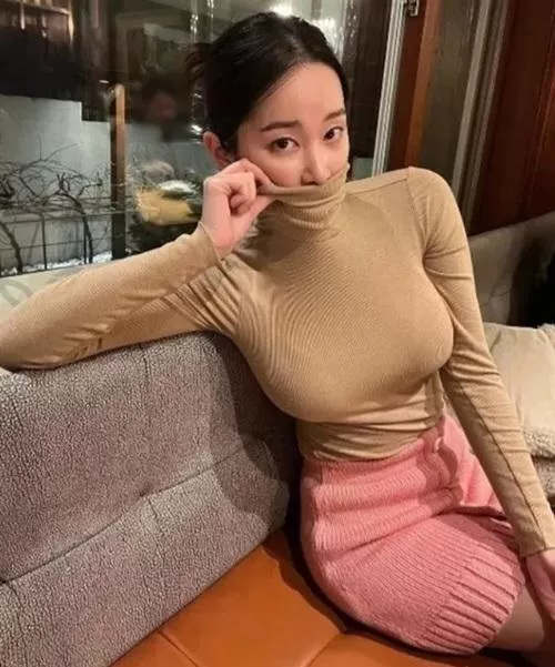 Did Jeon Jong-Seo get her breasts enhanced?