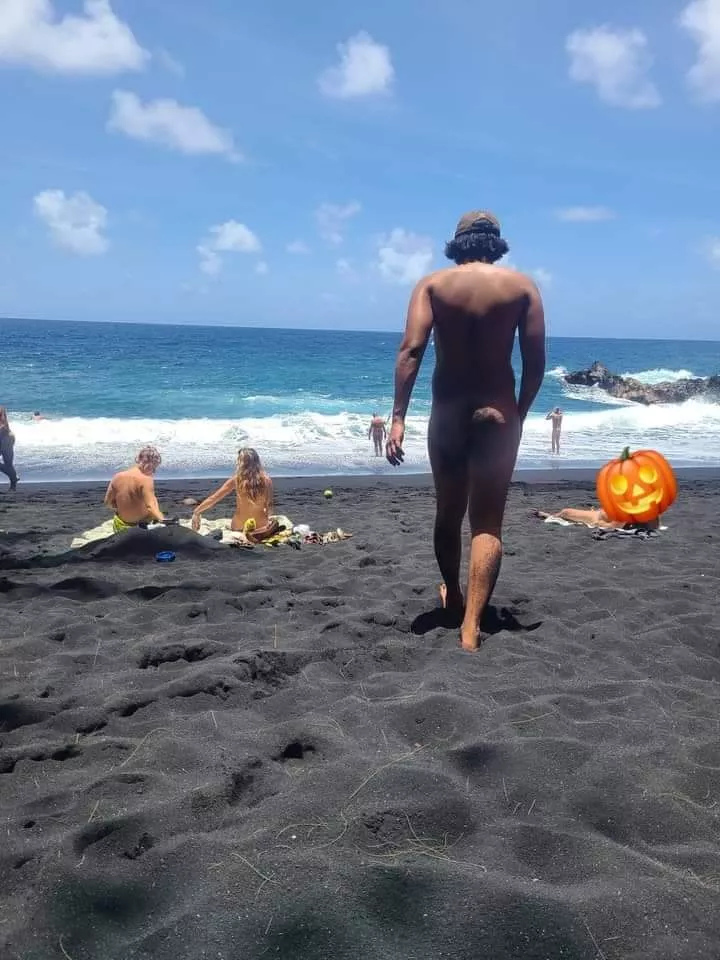 Black sand beach 🏖🗻