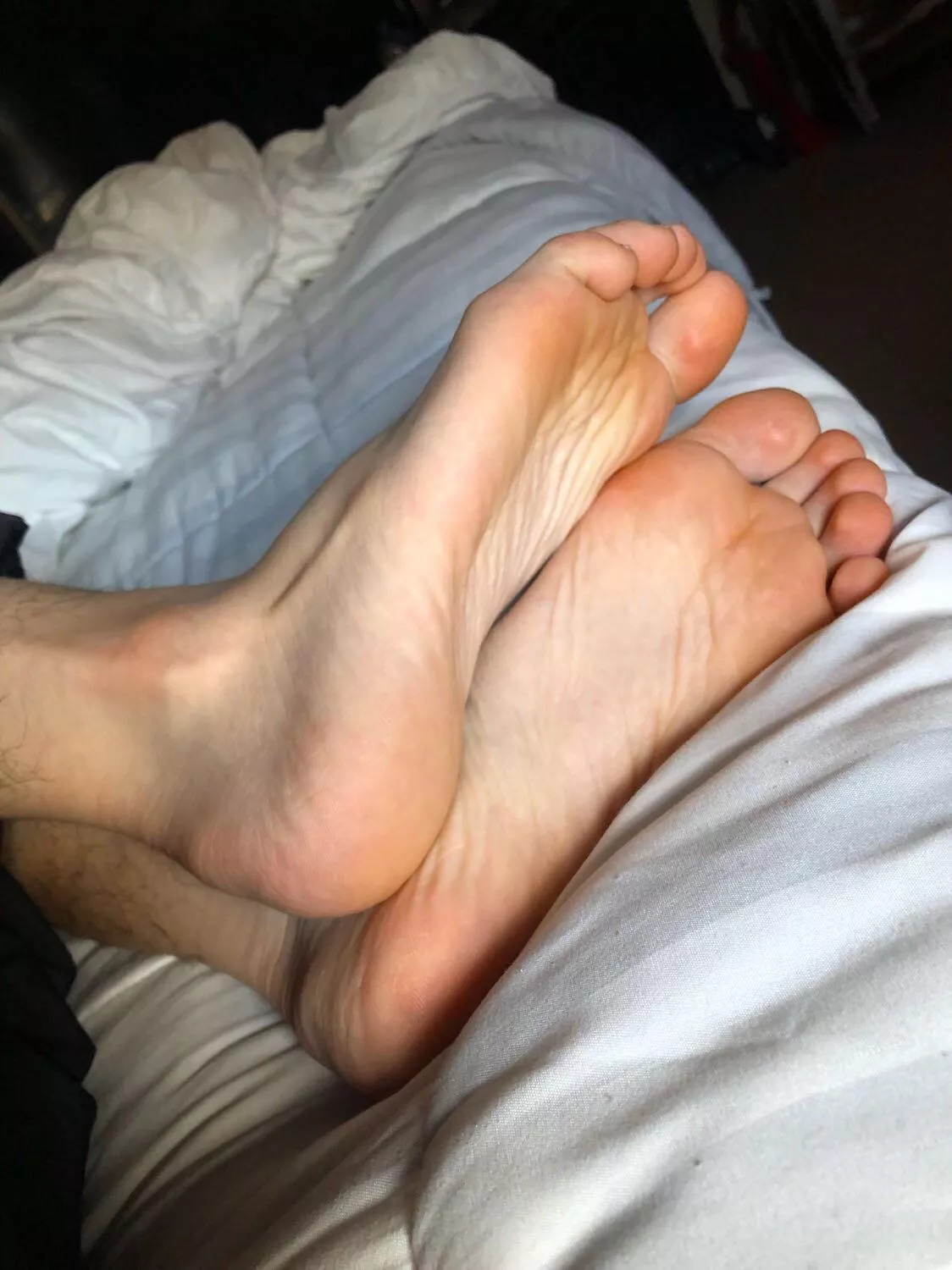 who wants rub my soles?