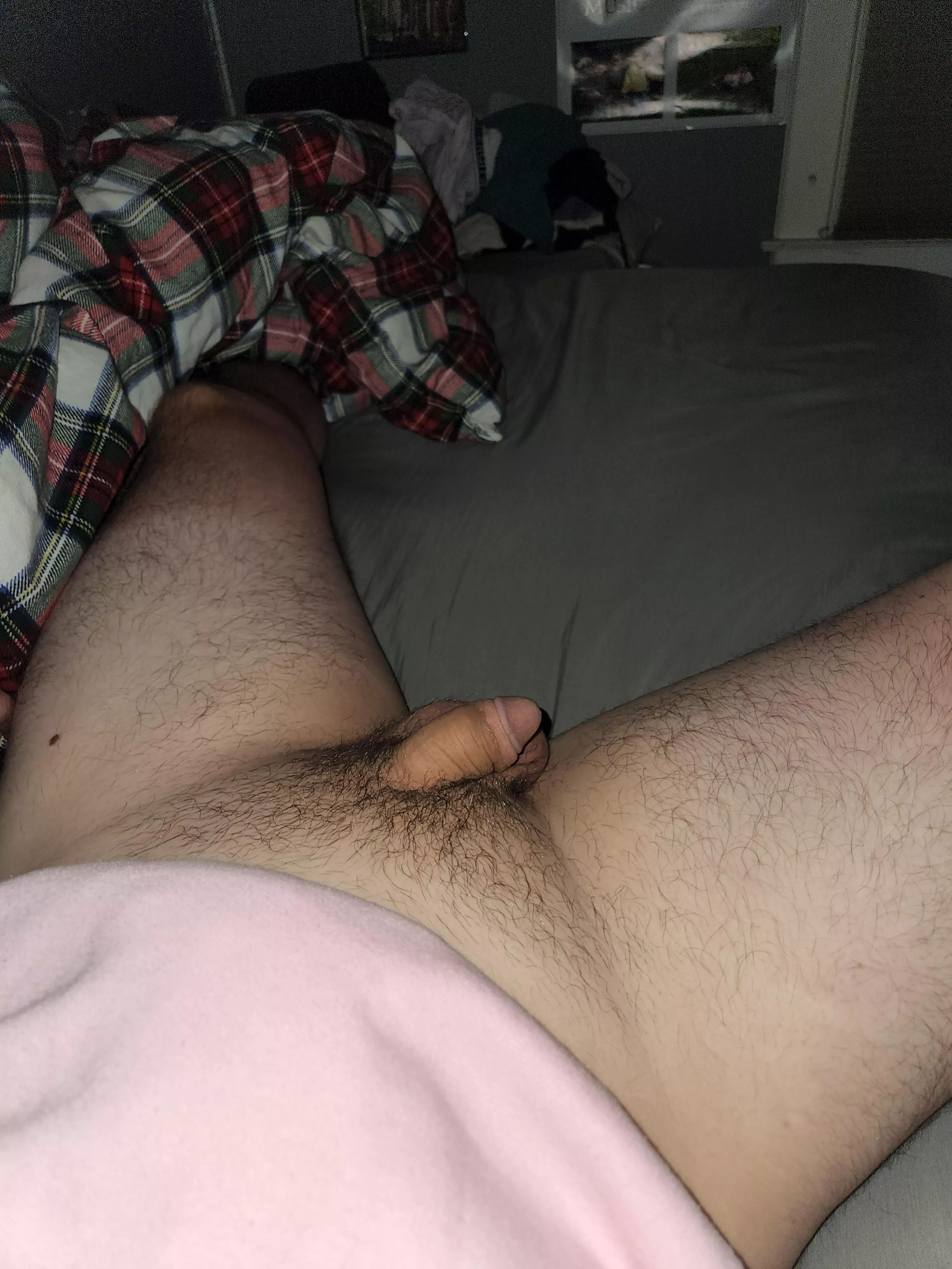 Anyone awake and interested in tying my hands to their bed before they edge and stroke me off? I promise it doubles in size hehe ðŸ˜