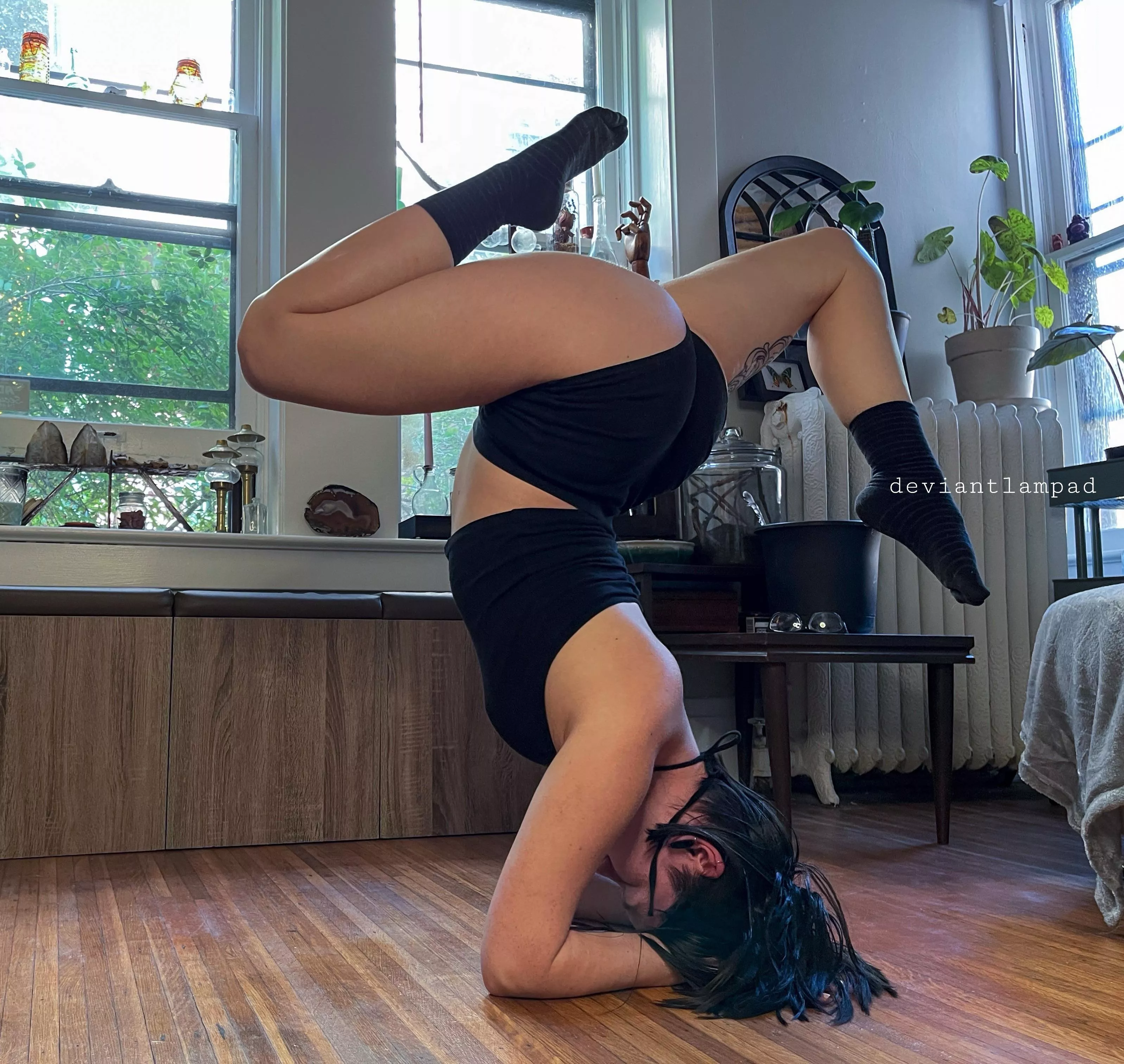 headstand practice is my favorite, my neck posture here is so good!