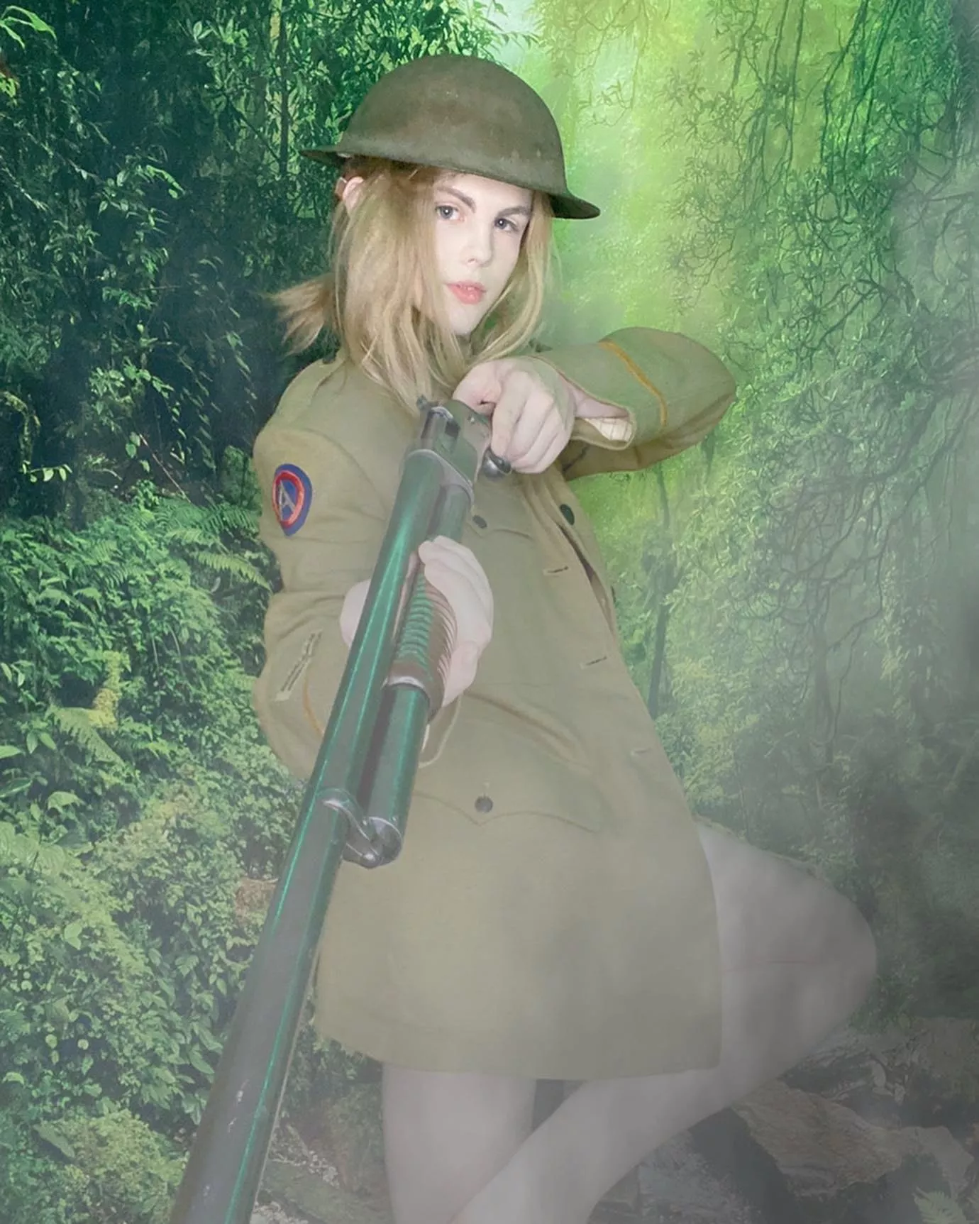 Femboy in the trenches 😳