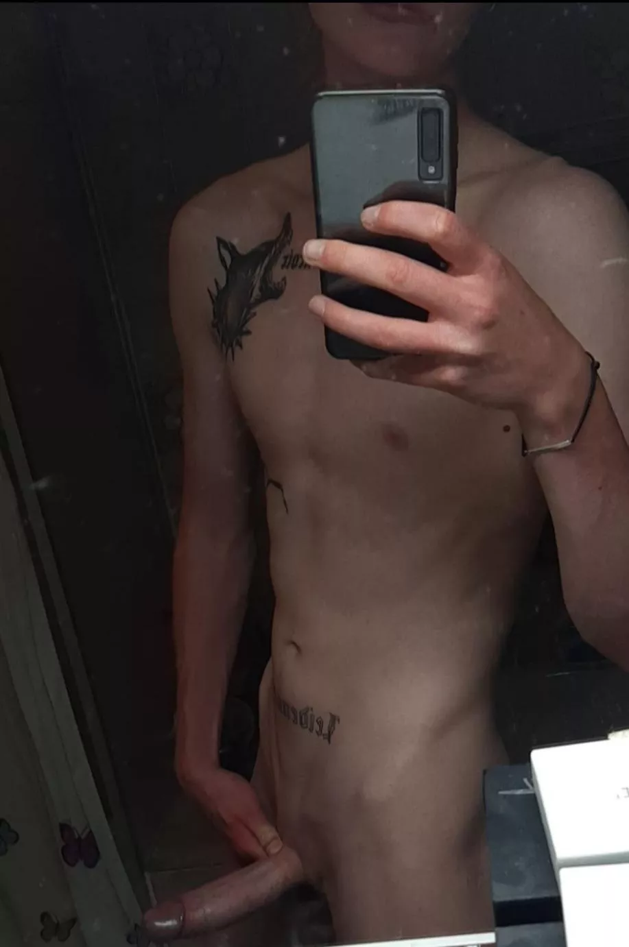 (18 years old, 6'4 Twink) do you like it?