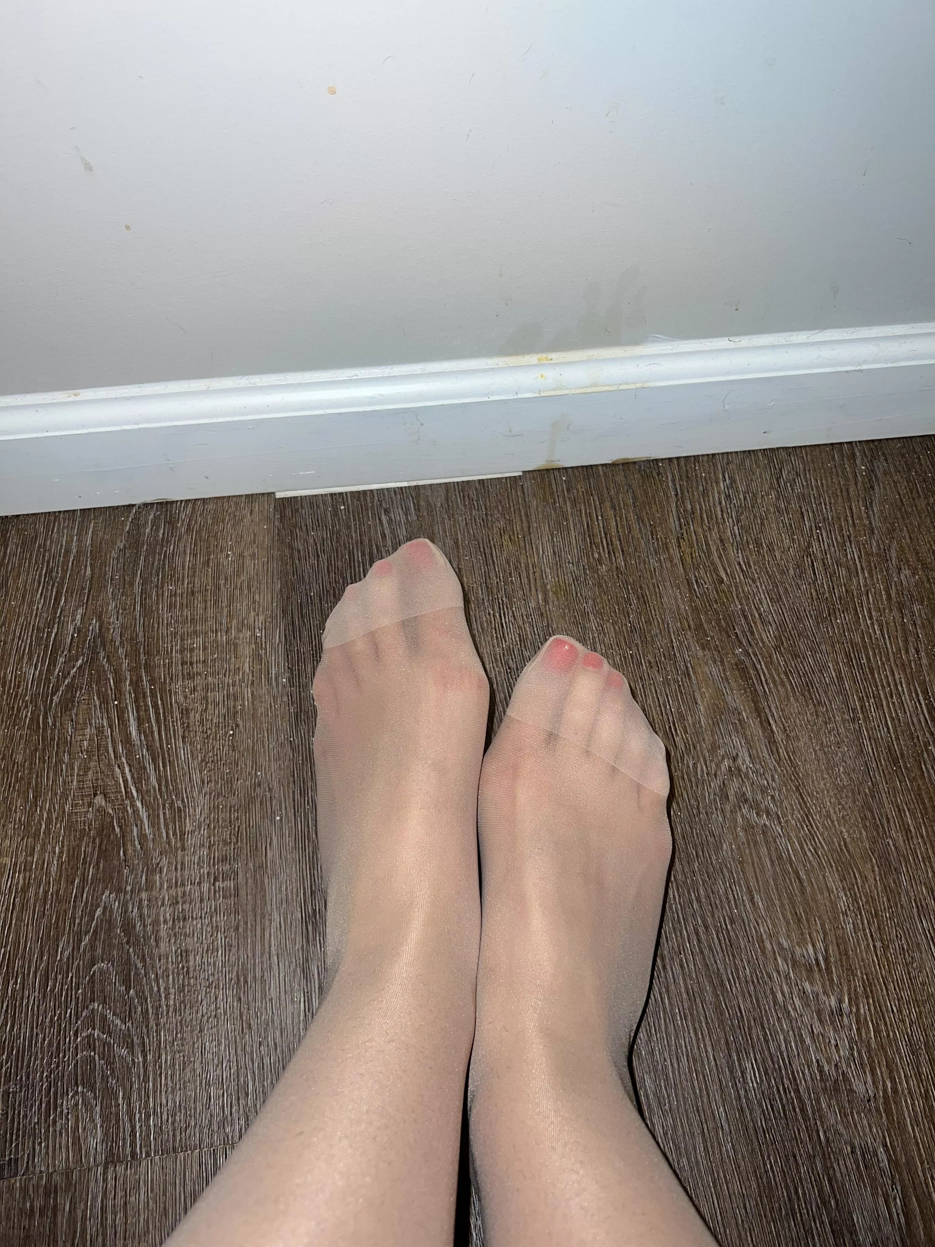 Red toes