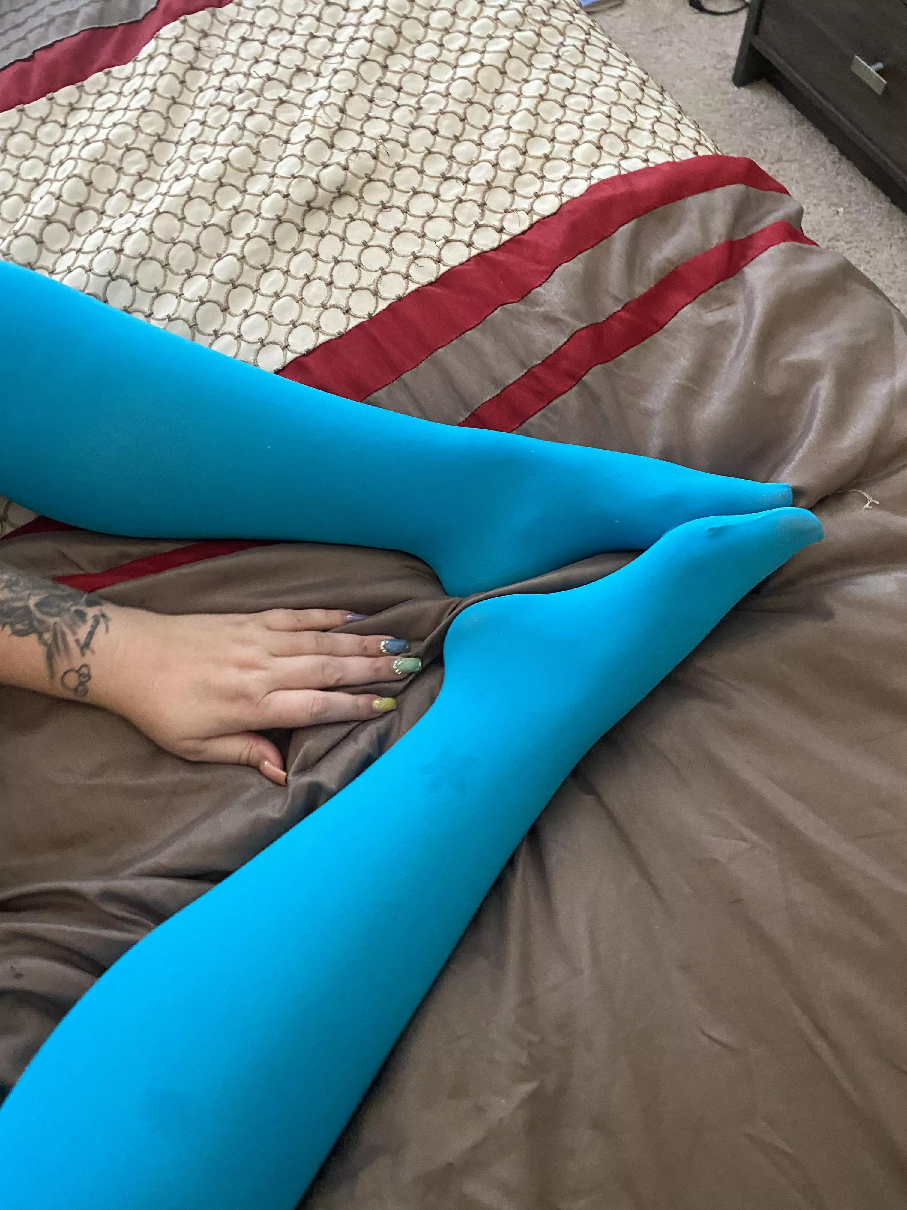 Time for a blue tights footjob