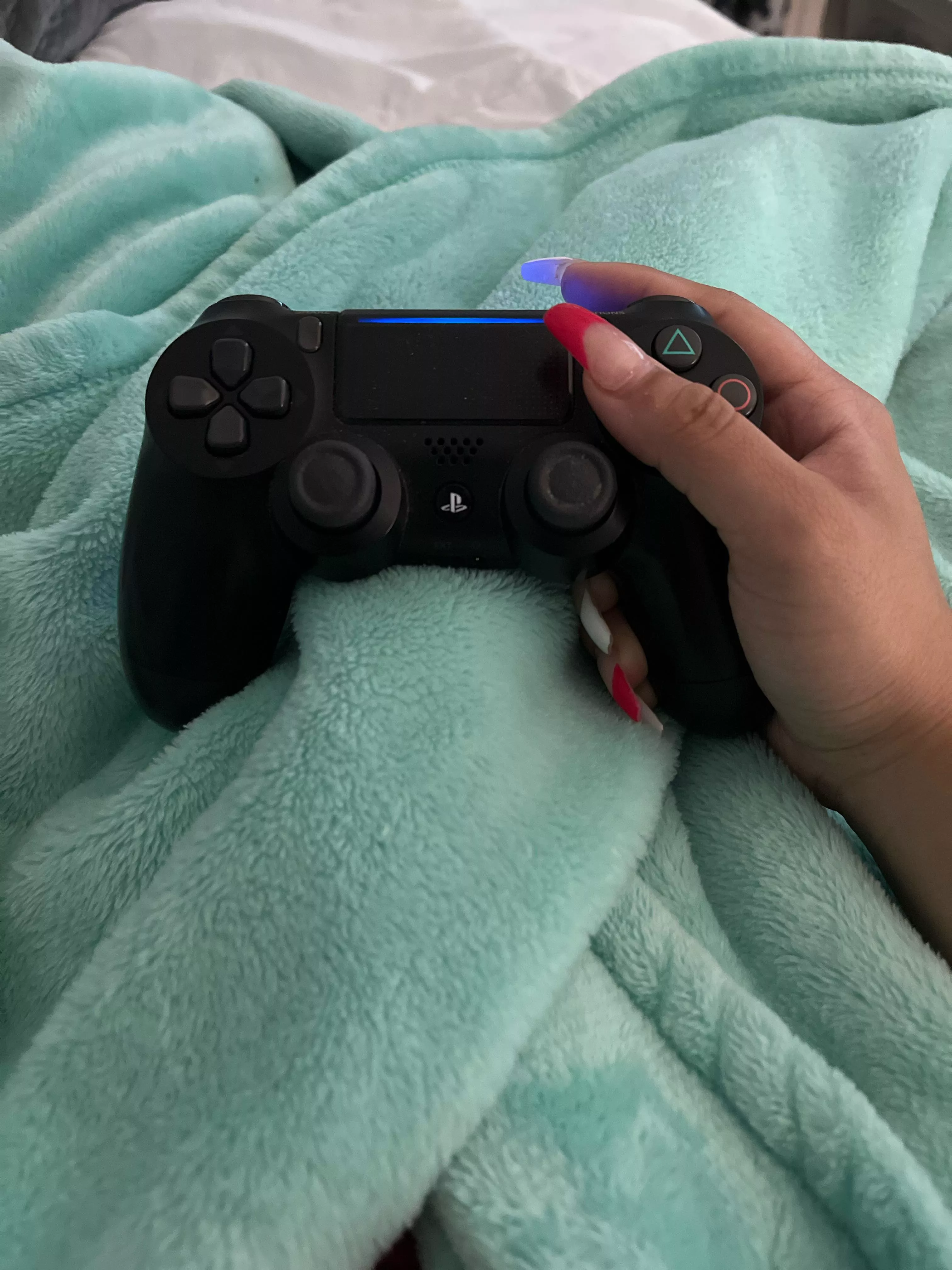 anyone wanna hold my pretty hand while I play video games? ðŸ‘¾ðŸ’•