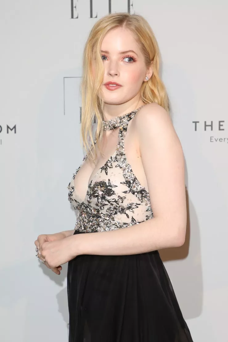 Ellie Bamber.