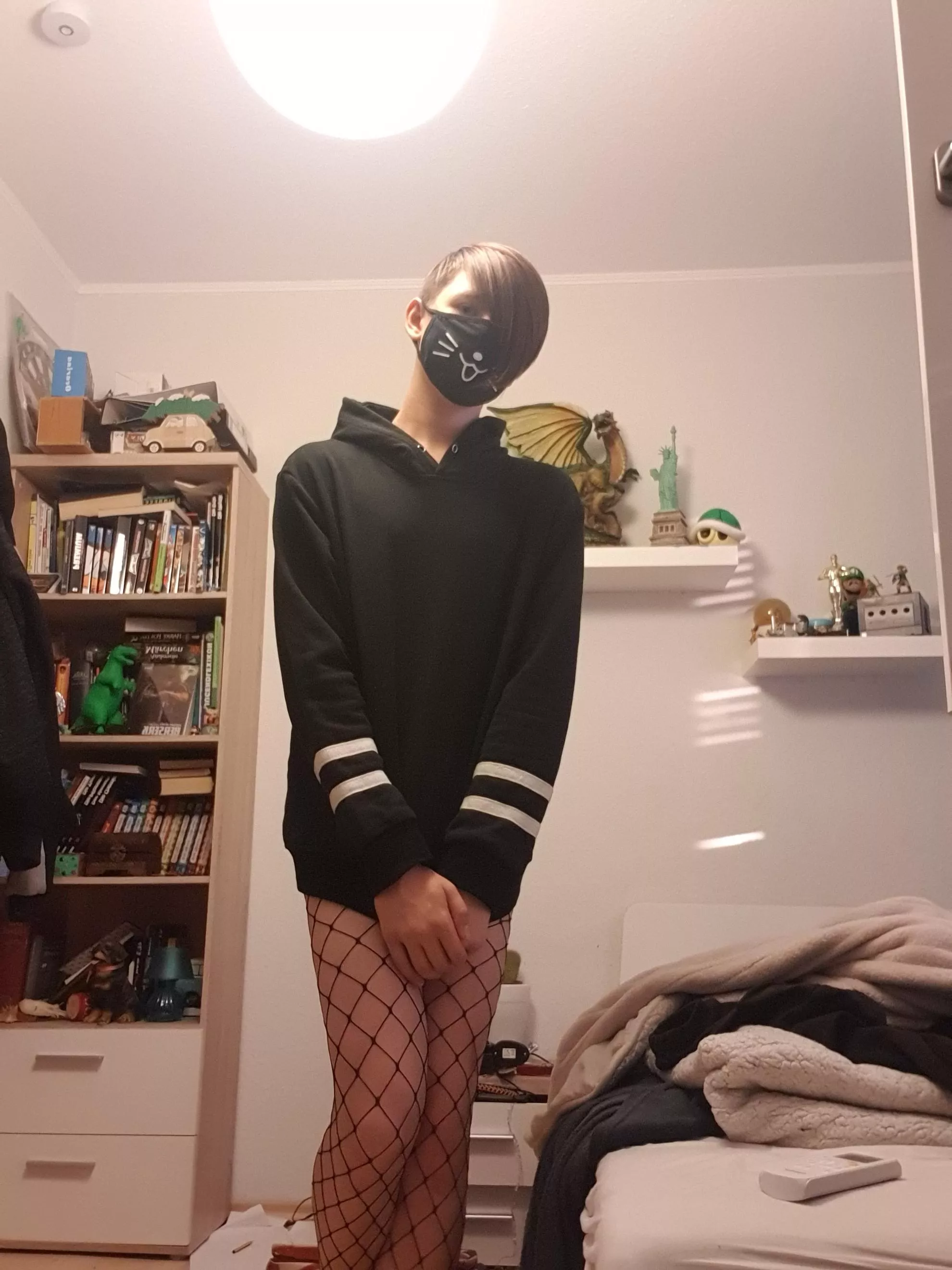 finnaly the 19th also new fishnets