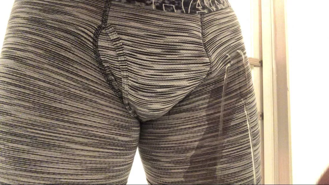 Love to piss in my shorts