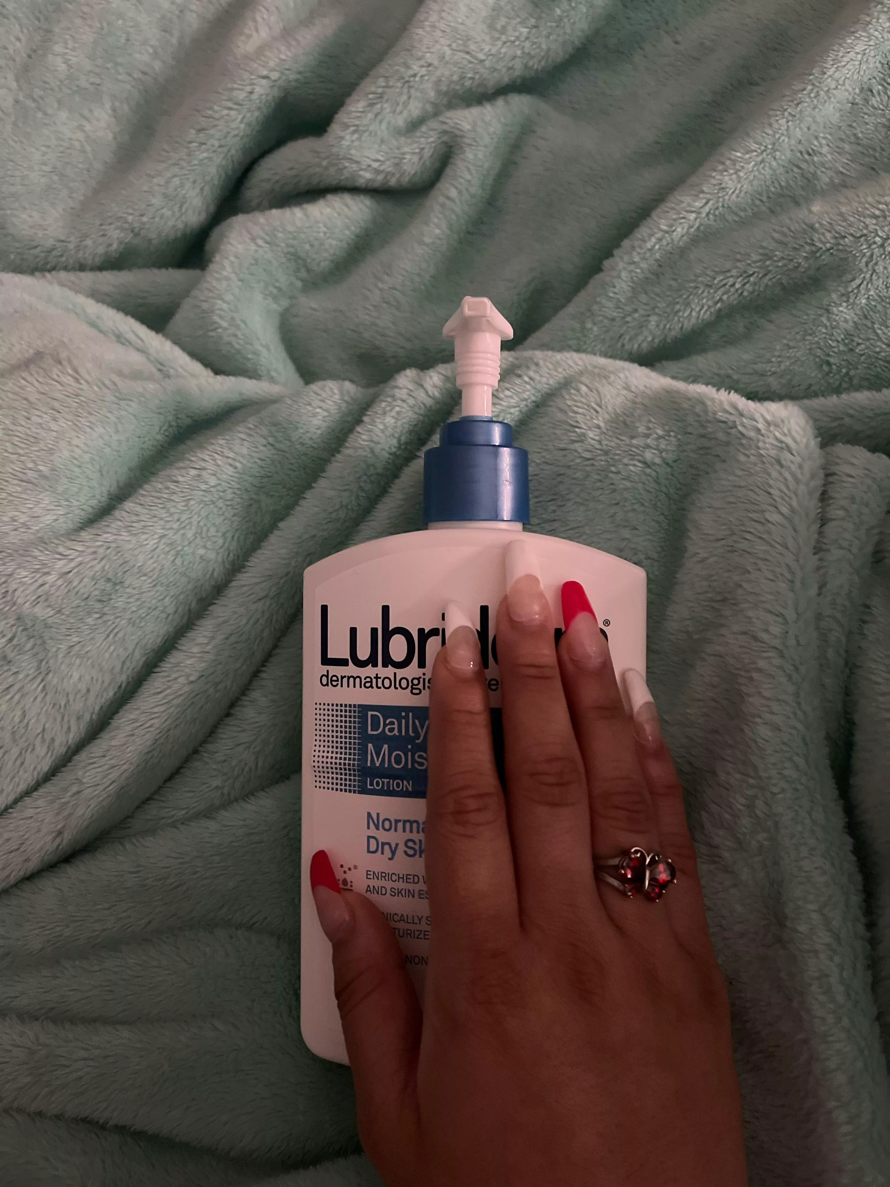 wanna watch me rub lotion all over my pretty hands? ðŸ’‹âœ‹ðŸ½ðŸ˜˜