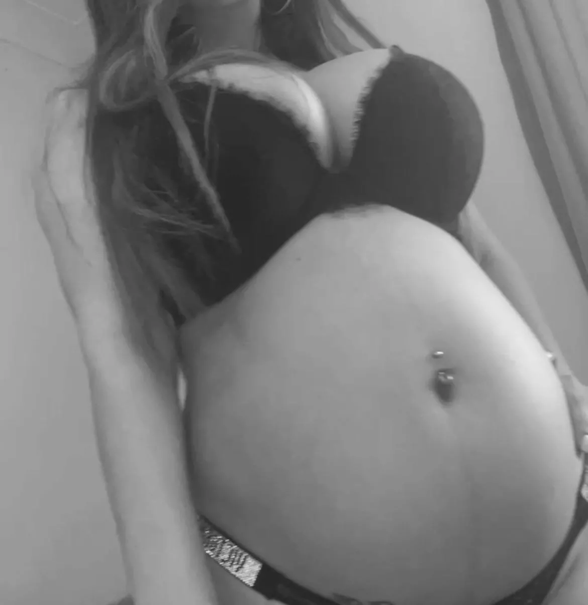 Being pregnant has made me so horny this morning ðŸ†ðŸ˜ˆ I would love some hot cum inside me ðŸ¤¤