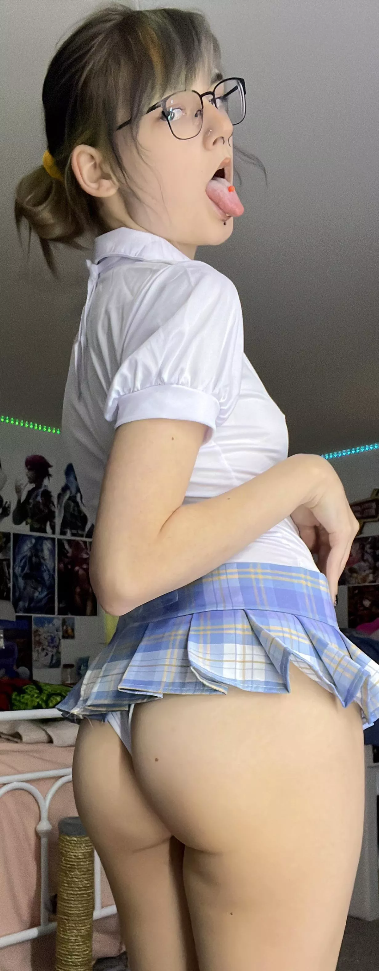 Does this even count as a skirt..? ;3