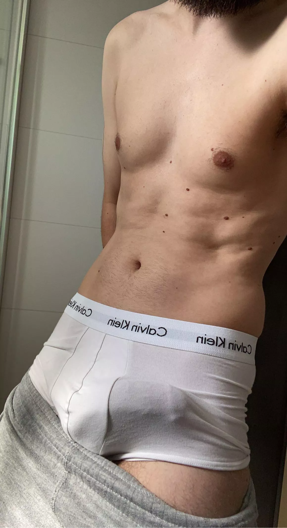 28[m] Chilling in my Calvins. Wanna come over? ðŸ˜³ DMs open!