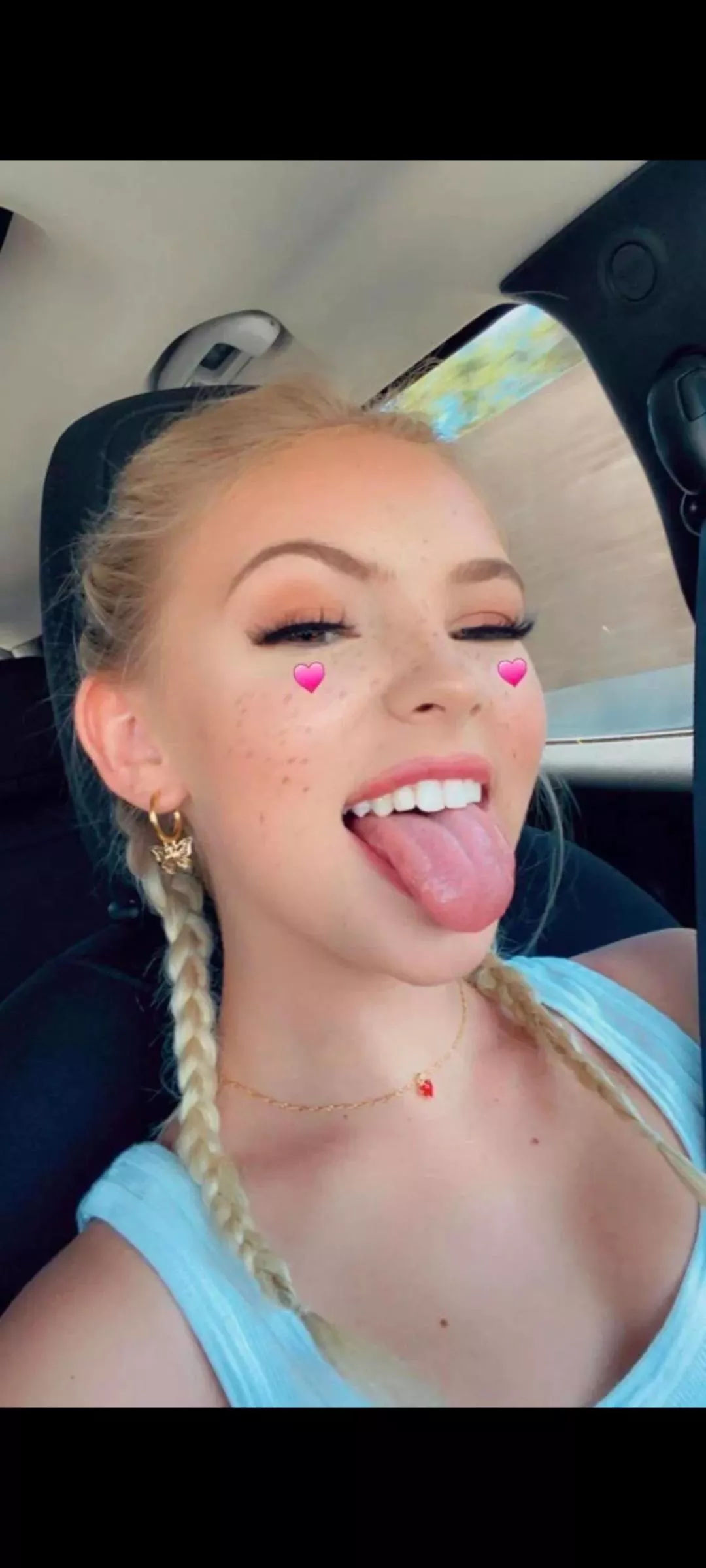 another sexy blonde tongue ðŸ˜©ðŸ˜©