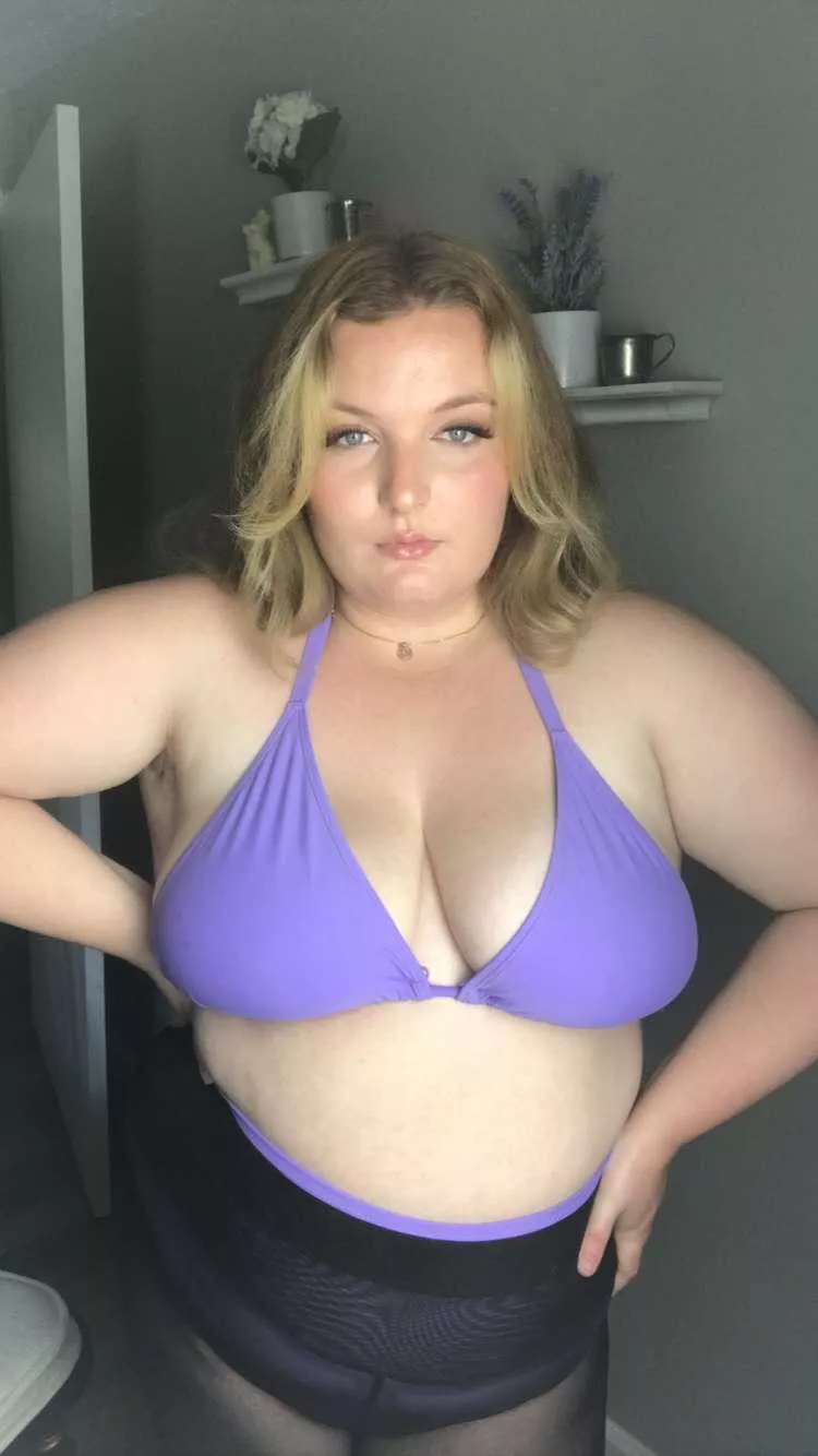 Just a BBW bikini babe…