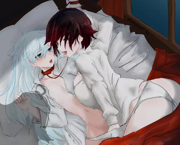 Having fun in bed (rubipeni19)