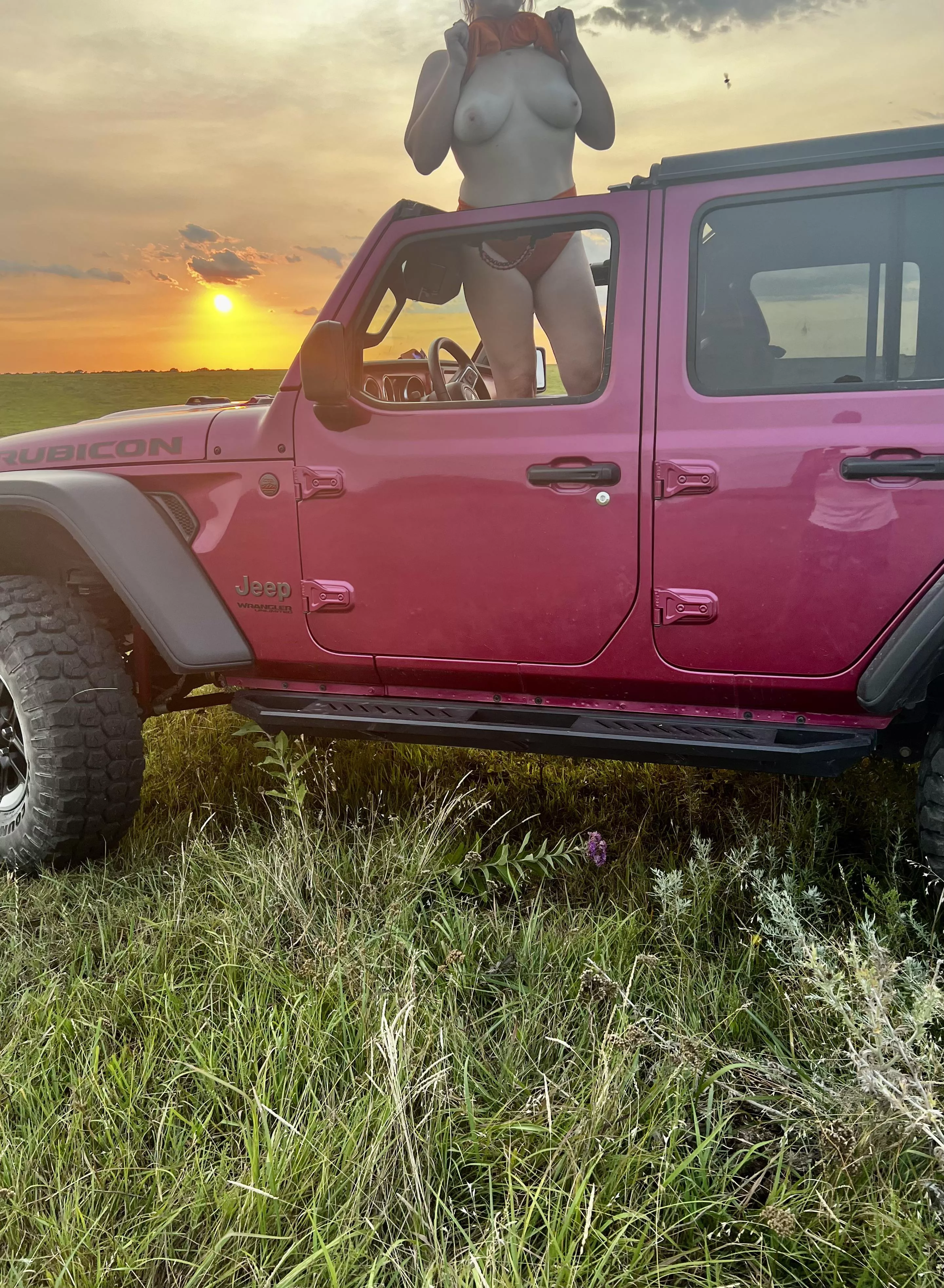 [F] love being the slutty pink jeep girl