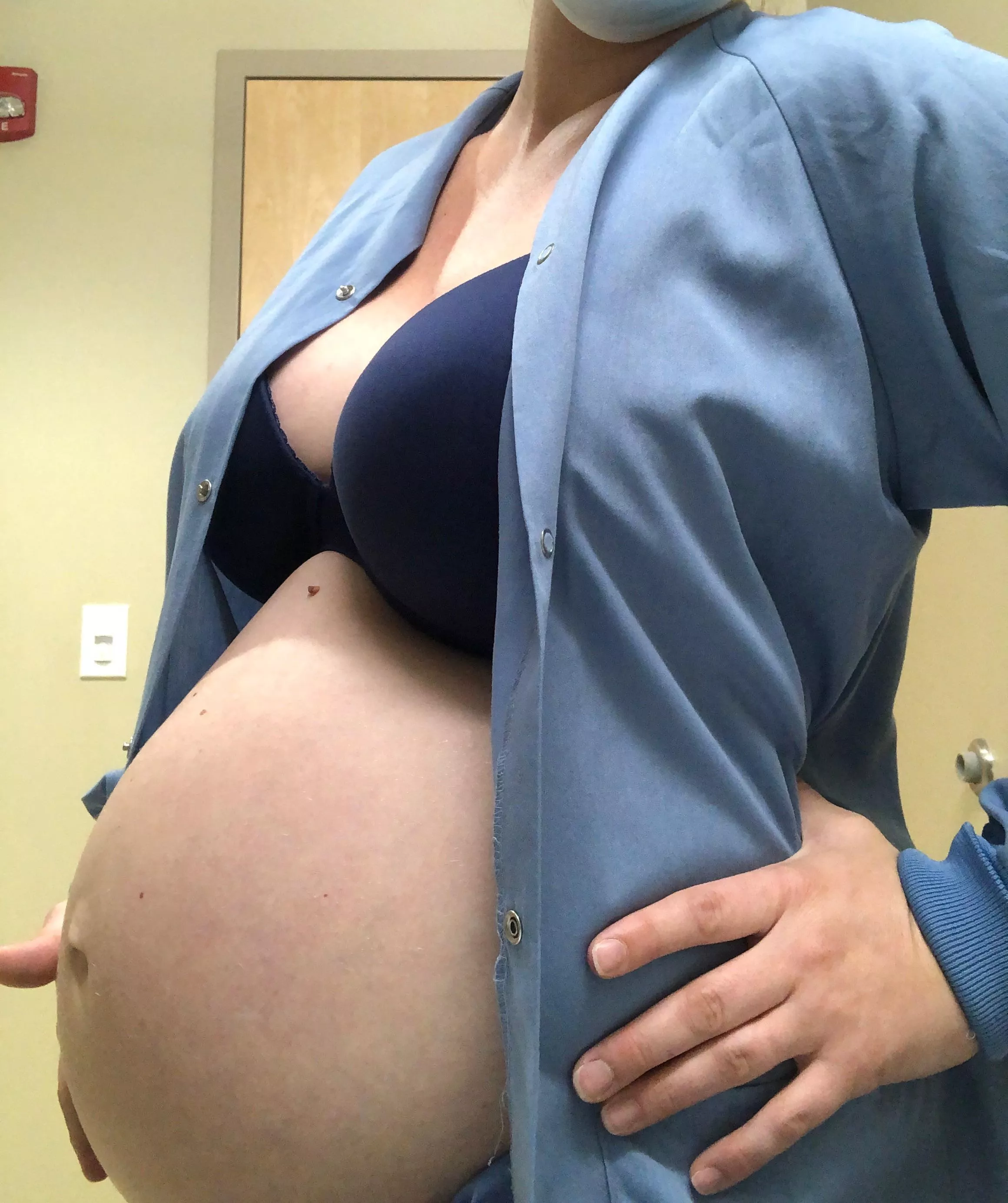 Hows my preggo bump looking?