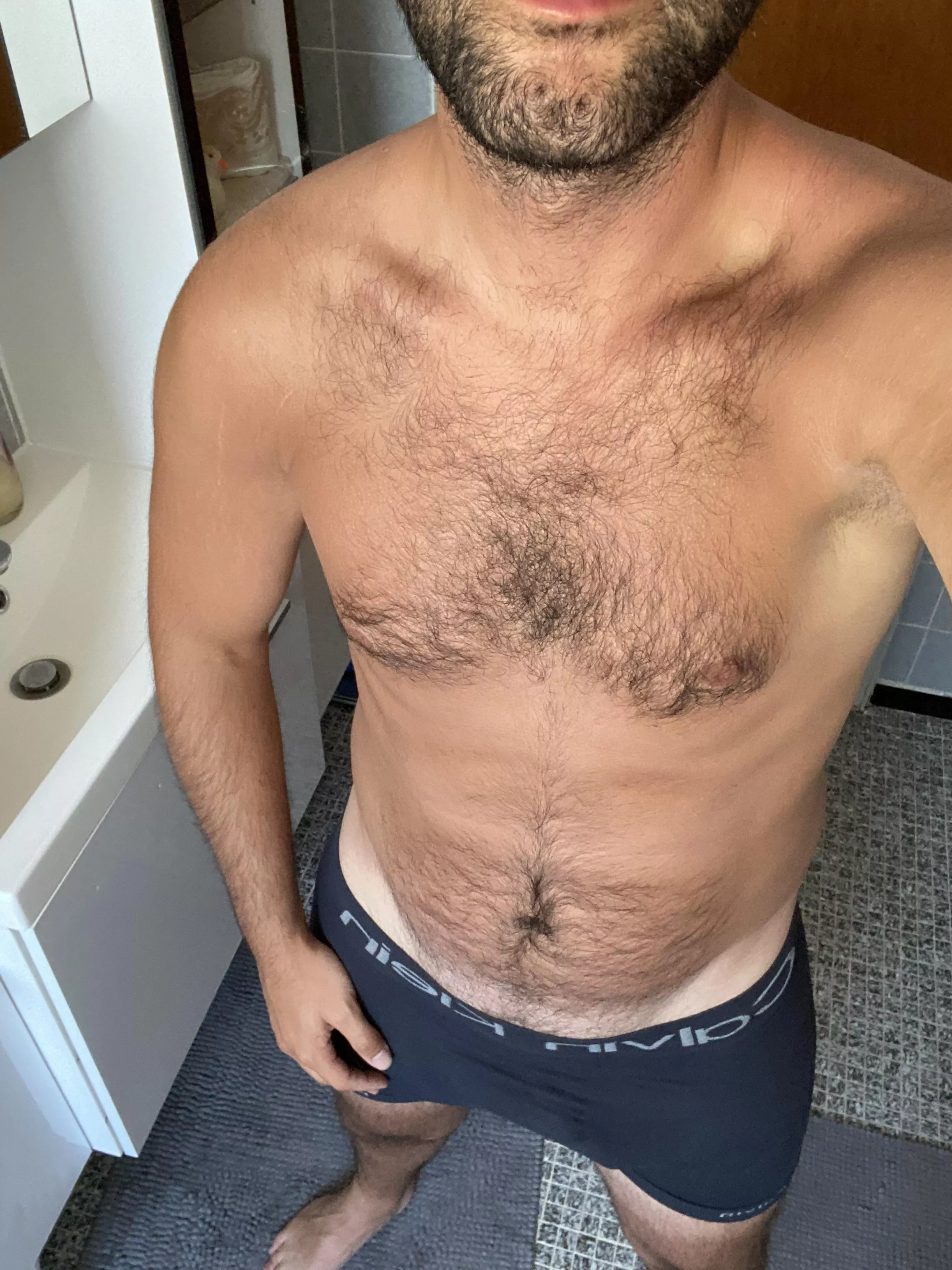 25 [M4M] bisex guy. I am into muscular/fit guys in all ages! ABS HUGE PLUS! More details in my profile.