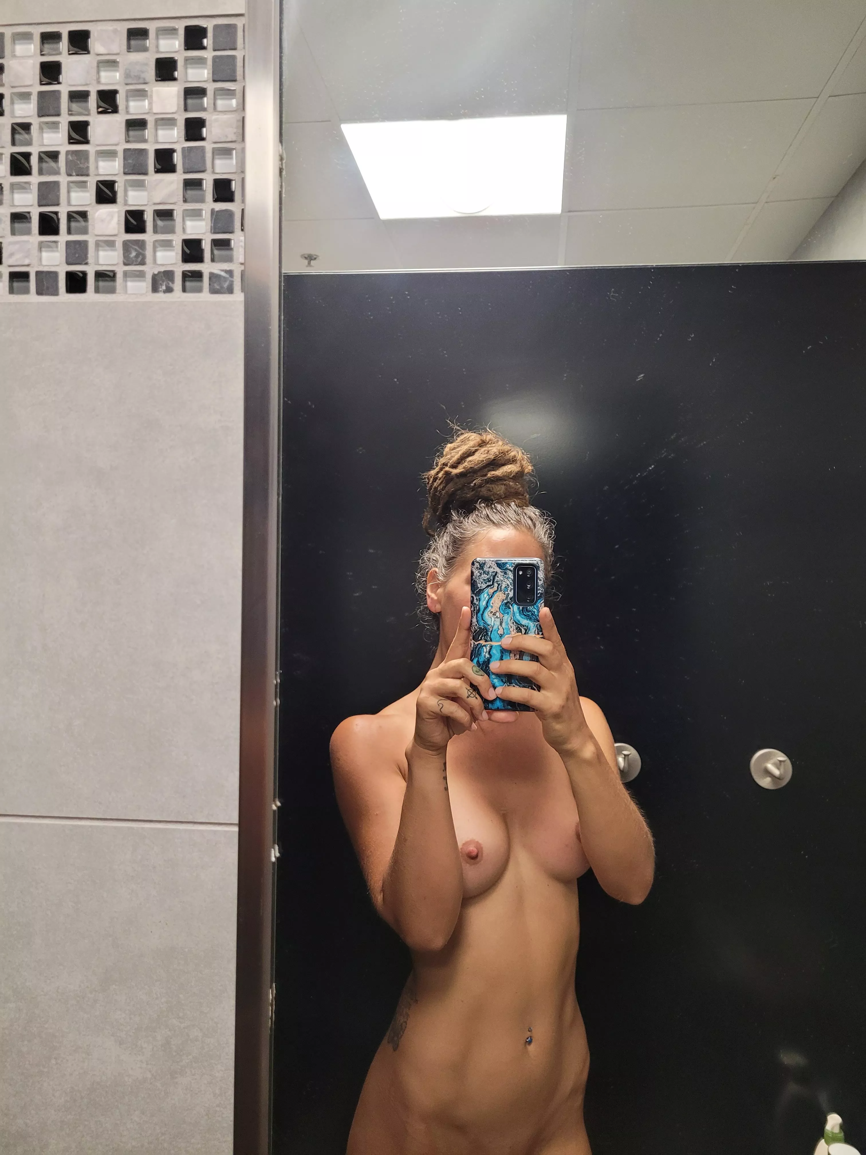 gym shower selfies ;) [f]