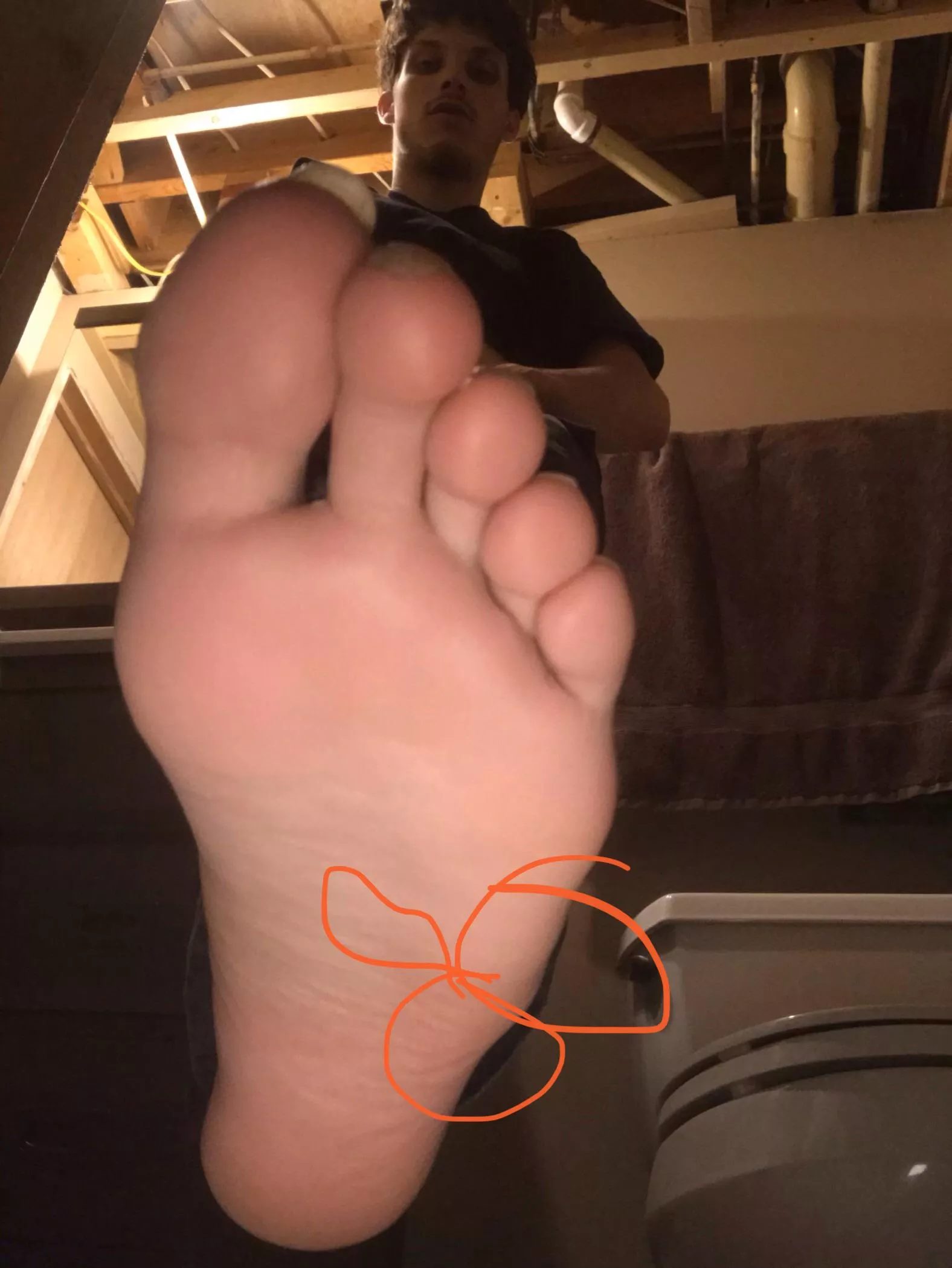 Hotel foot videos tonight . Dm daddy