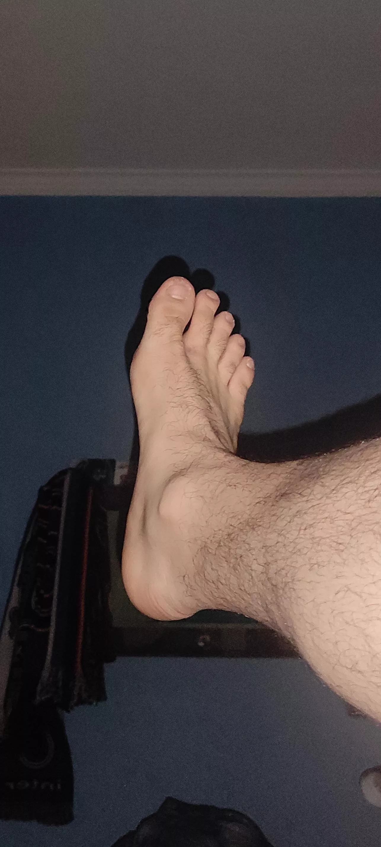 Who wants to suck my strong toes?