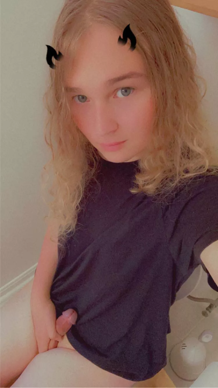 Would you let this trans girl serve you?