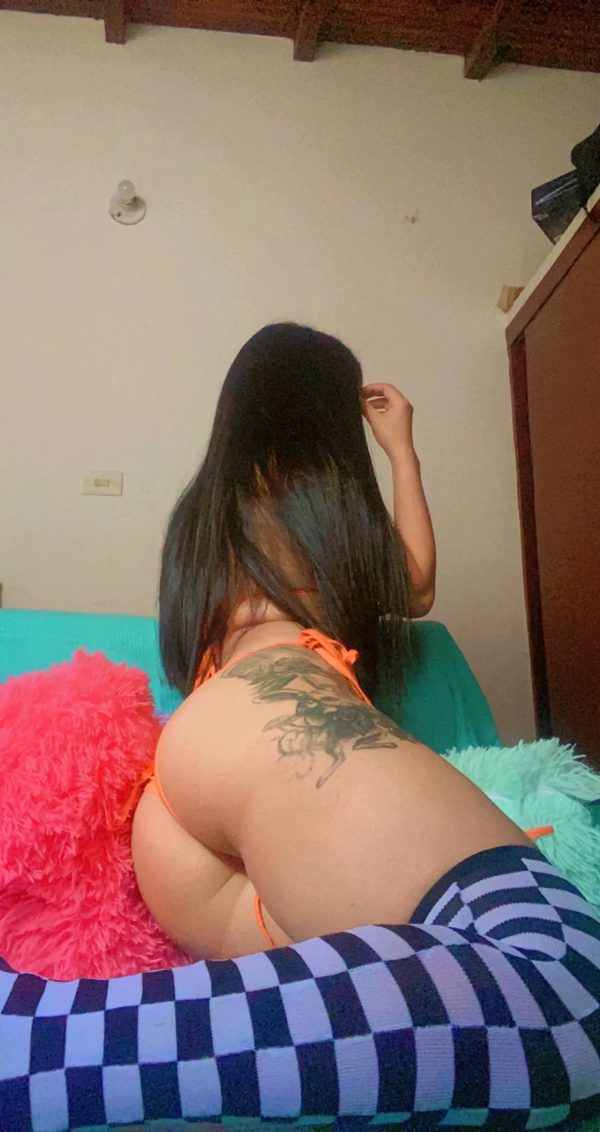 https://chaturbate.com/avrillopez/