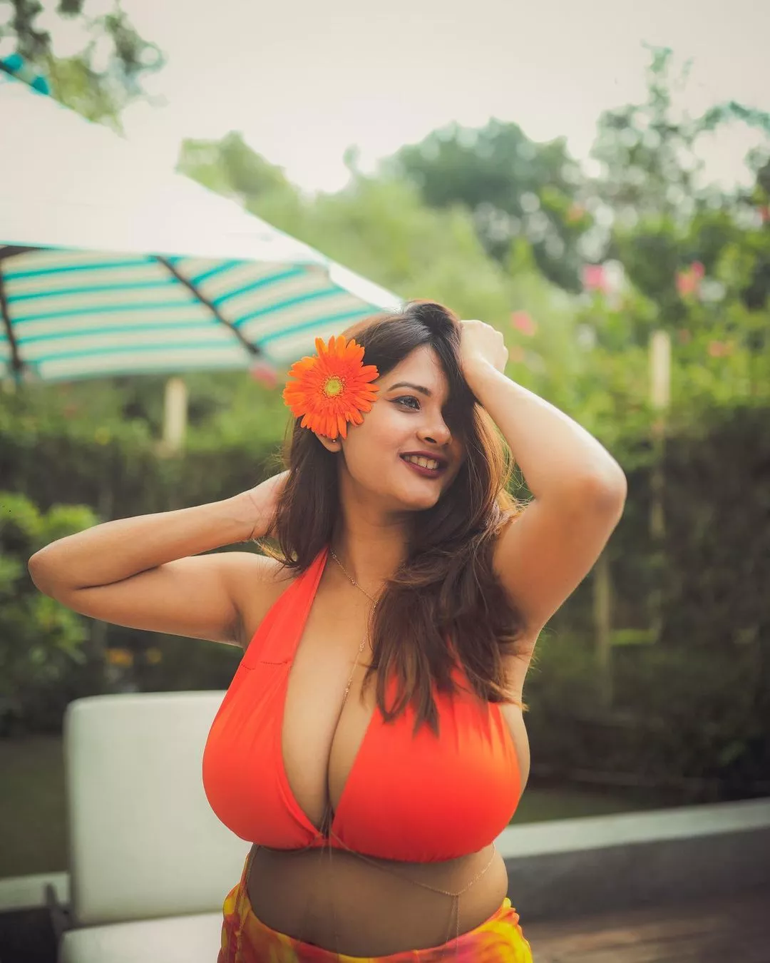 Desi Busty