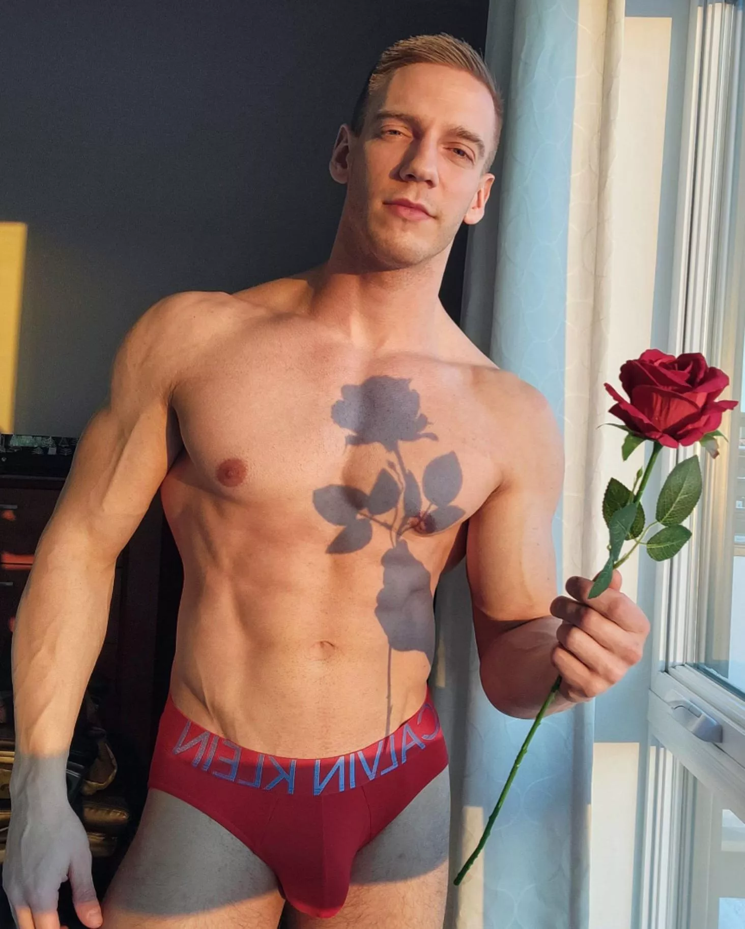 Will you accept this rose? 🌹😍