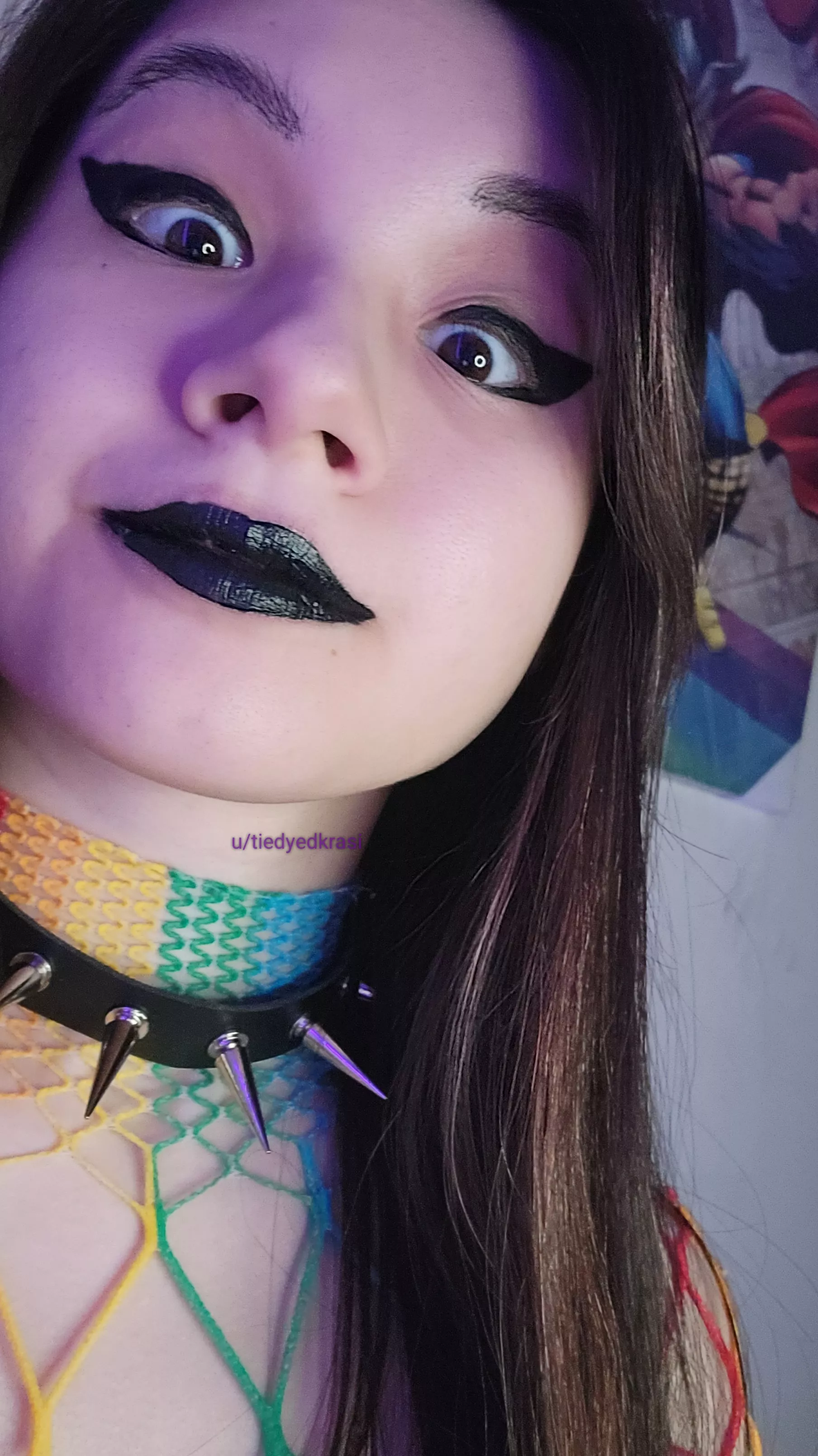 close up of my goth face lol