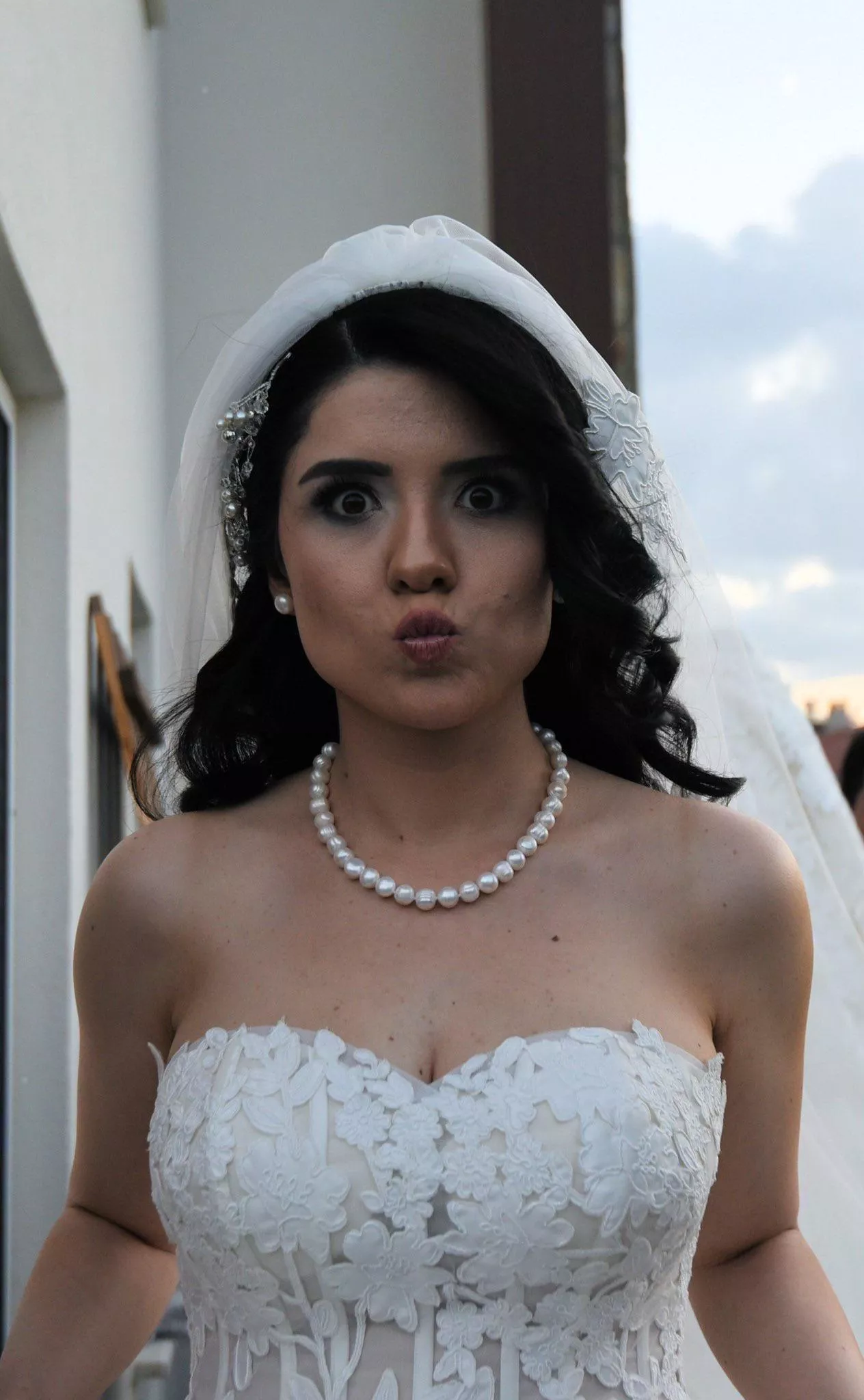 Fuck the bride dm me