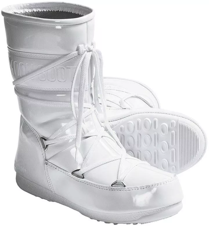 kind of a weird question but does this pattern of where the laces are placed in a lot of winter boots have a name? and are there any boots similar to this but not as winter-y?