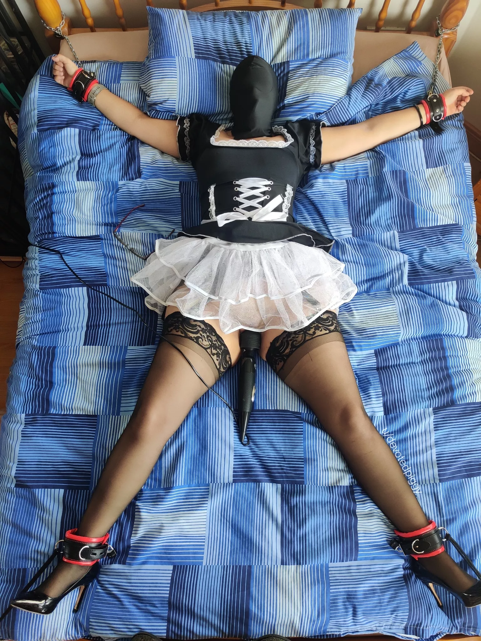 Slutty maids get rewarded for good service