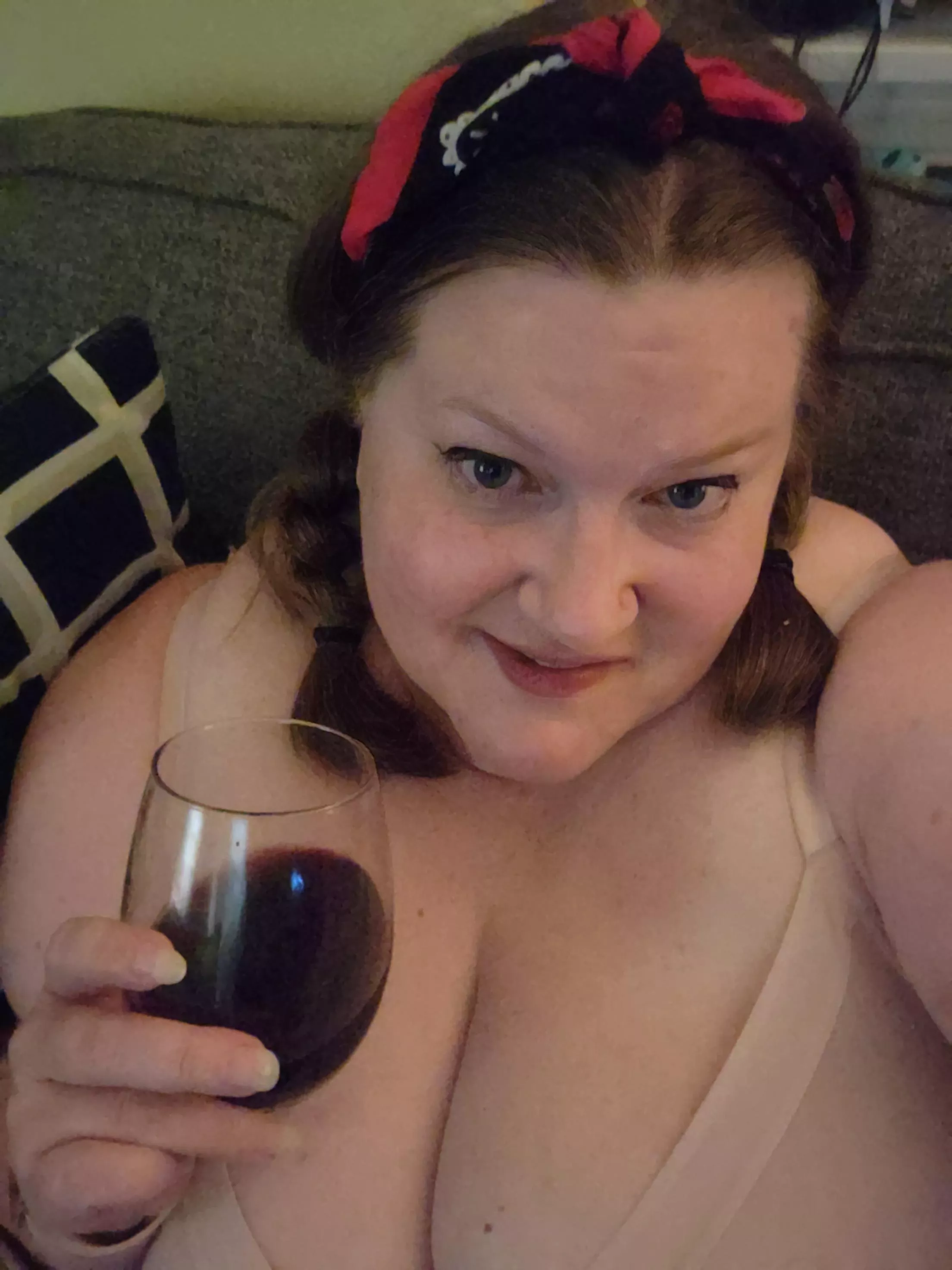 cheers ðŸ·ðŸ˜˜ [F49]