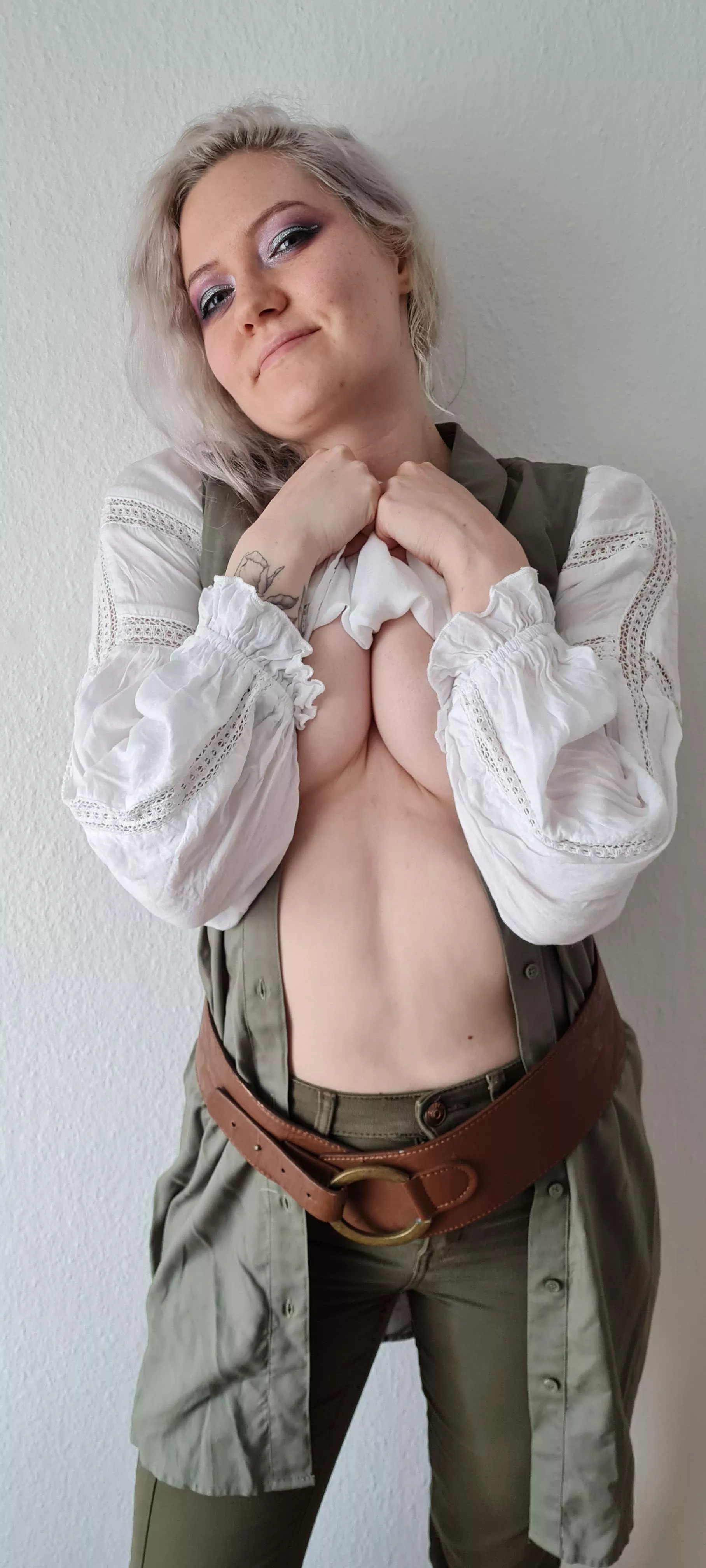 Some fantasy underboob for you