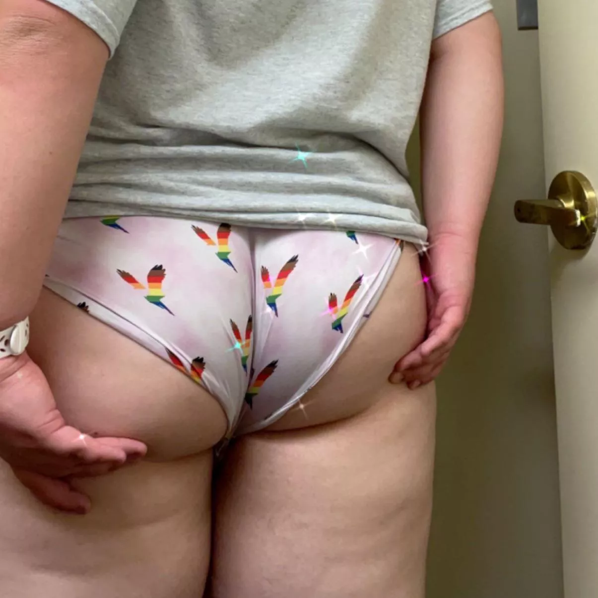 (19) happy hump day, fellas!! 🍑