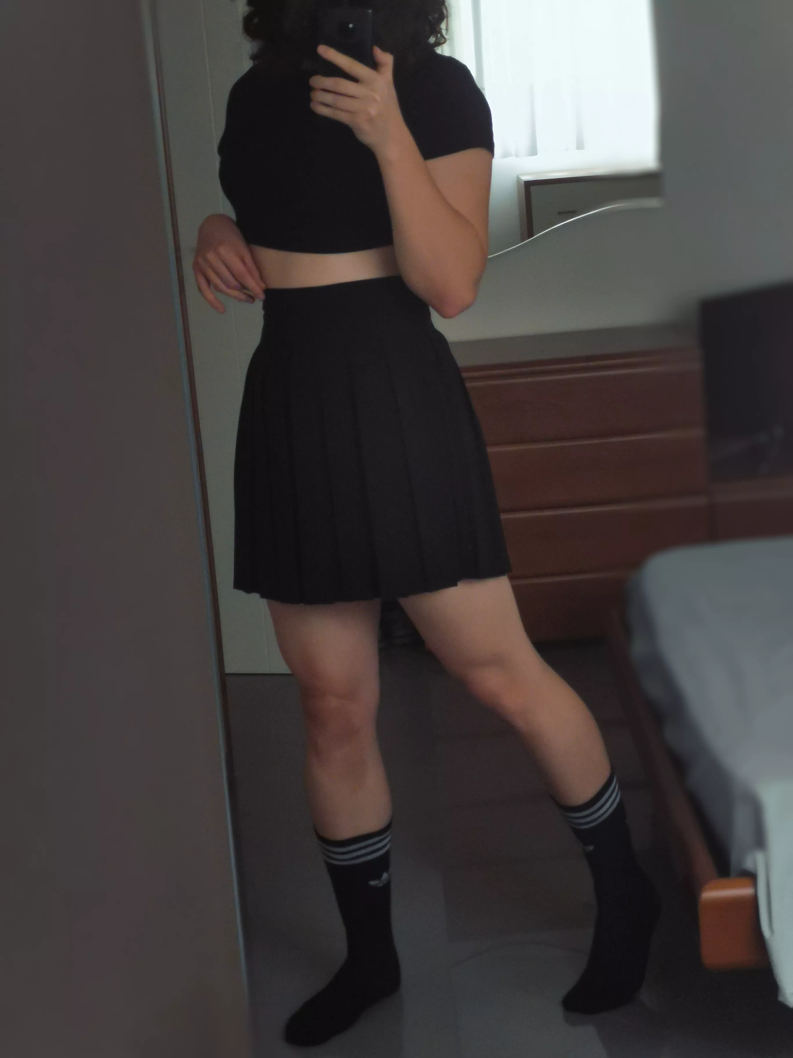 Black version of my last outfit! (I can't pose (â•¯Â°â–¡Â°)â•¯ï¸µ â”»â”â”» ) What do you think? OwO